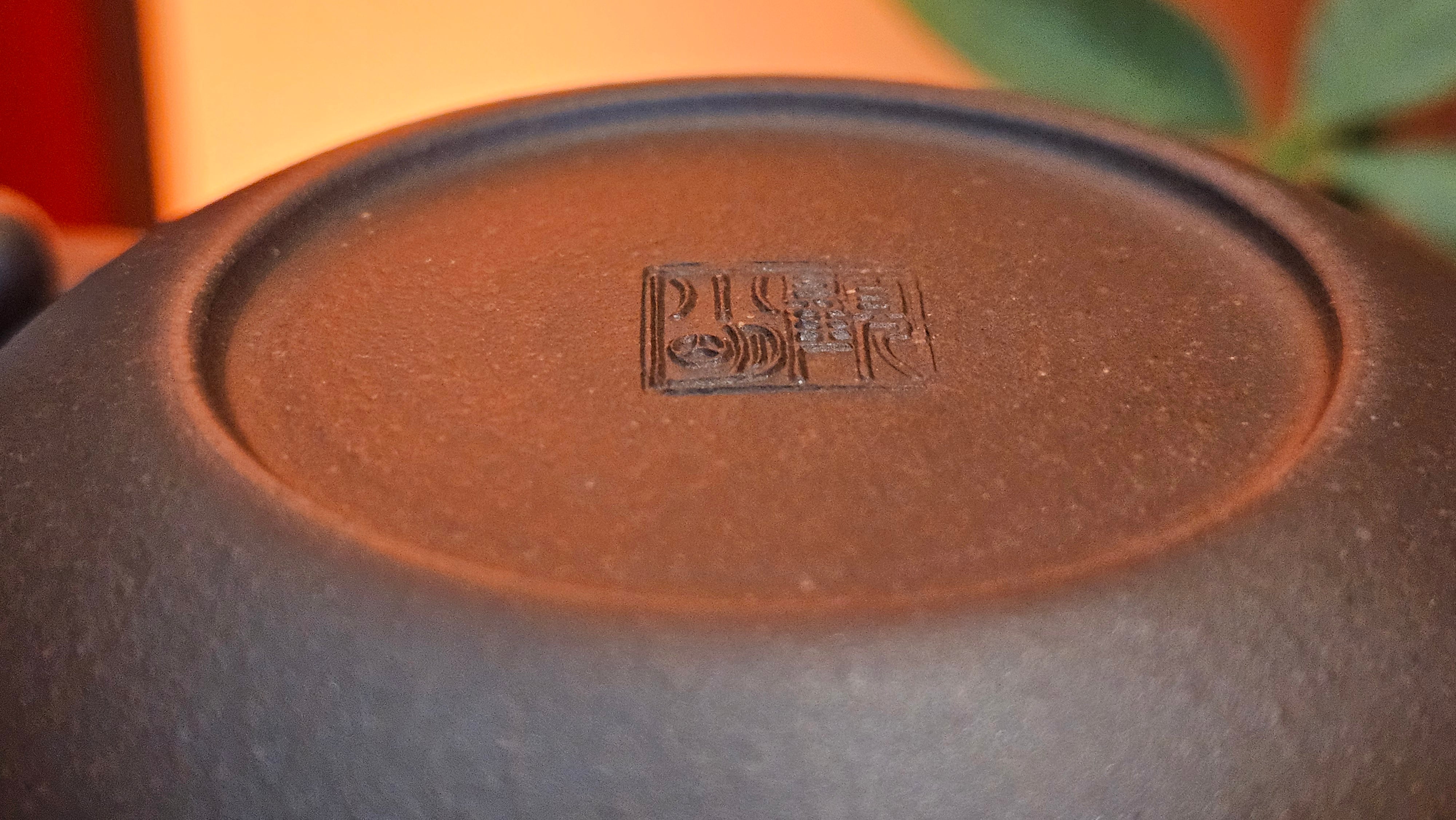 Jun De 君德, 190.2ml, Di Cao Qing Zi Ni 底槽青紫泥, by Craftsman Gu Xiao Ming 顾小明。