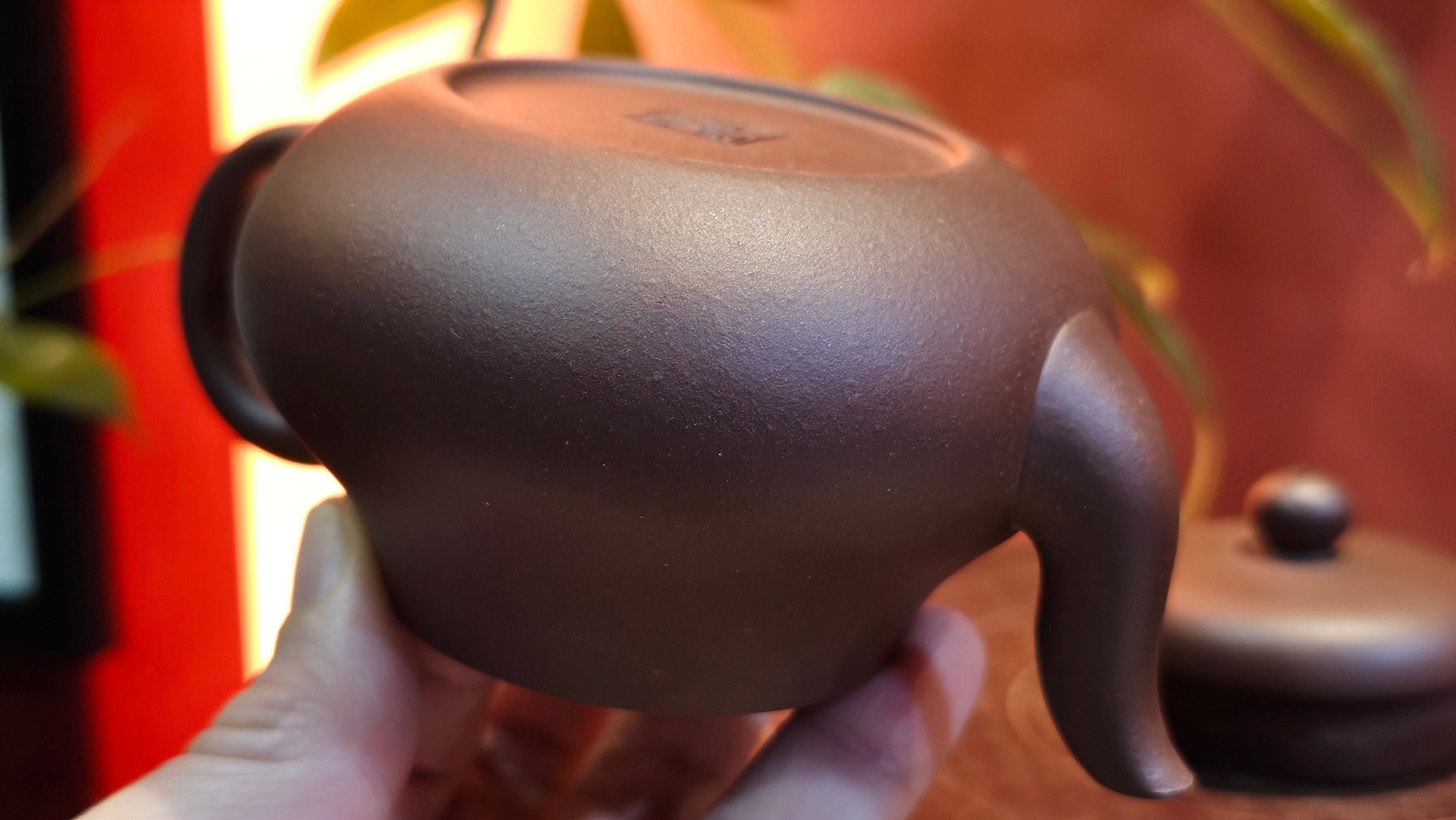 Jun De 君德, 190.2ml, Di Cao Qing Zi Ni 底槽青紫泥, by Craftsman Gu Xiao Ming 顾小明。