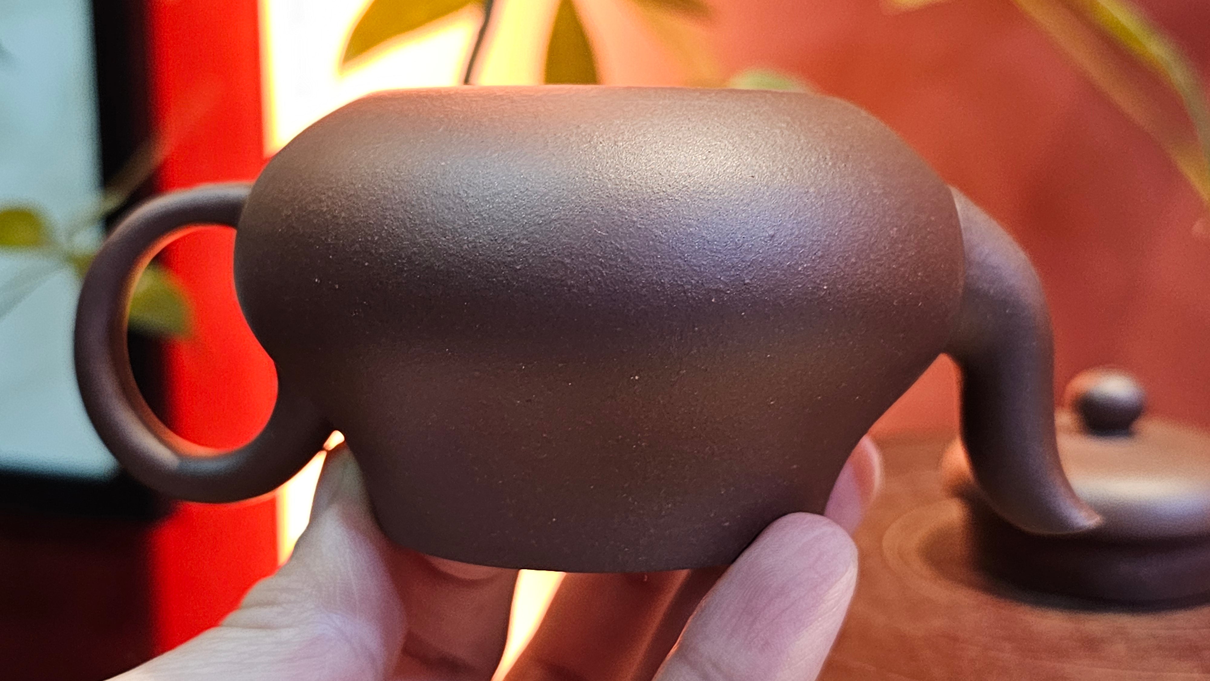 Jun De 君德, 190.2ml, Di Cao Qing Zi Ni 底槽青紫泥, by Craftsman Gu Xiao Ming 顾小明。