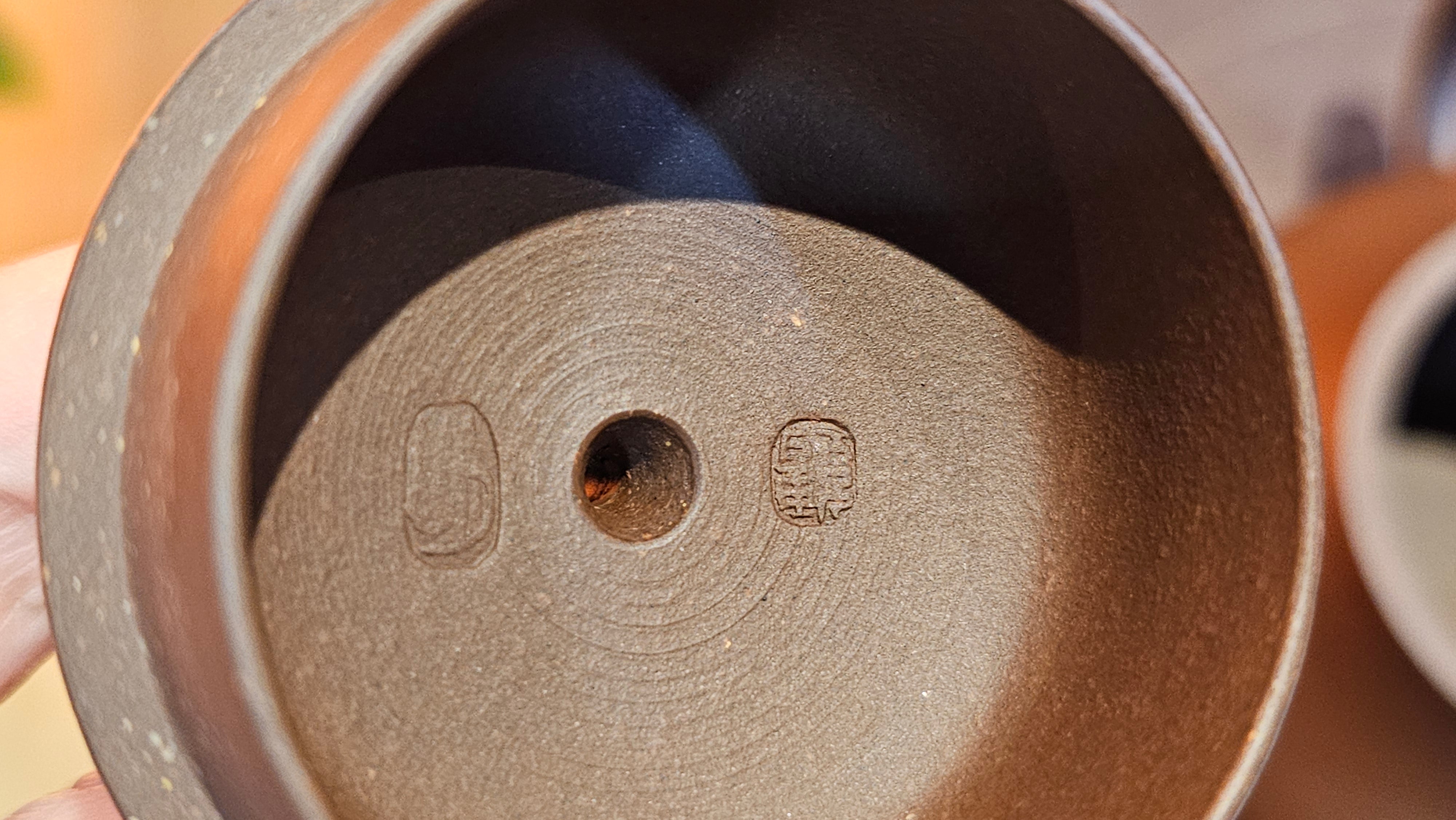 Jun De 君德, 190.2ml, Di Cao Qing Zi Ni 底槽青紫泥, by Craftsman Gu Xiao Ming 顾小明。