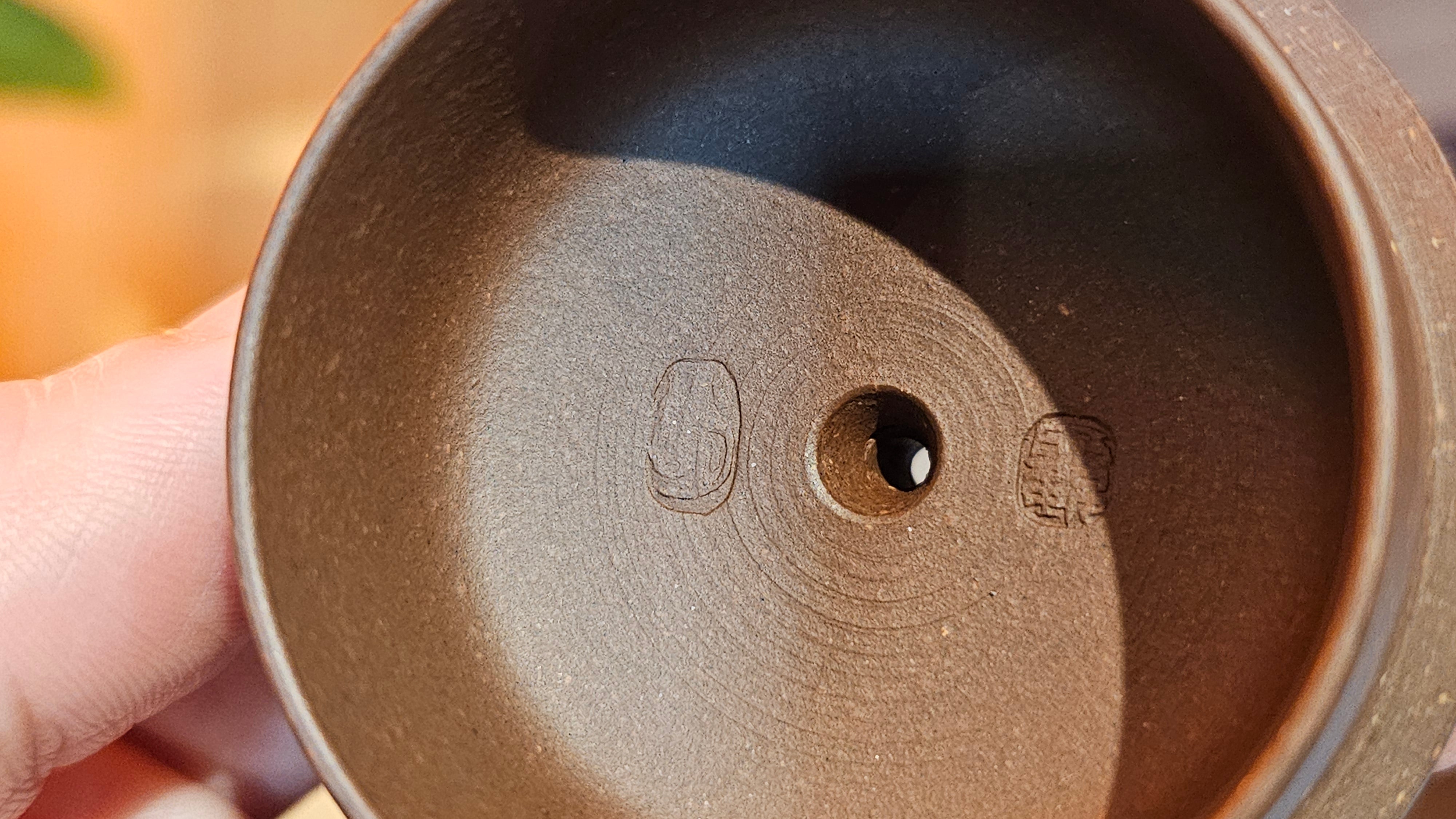 Jun De 君德, 190.2ml, Di Cao Qing Zi Ni 底槽青紫泥, by Craftsman Gu Xiao Ming 顾小明。