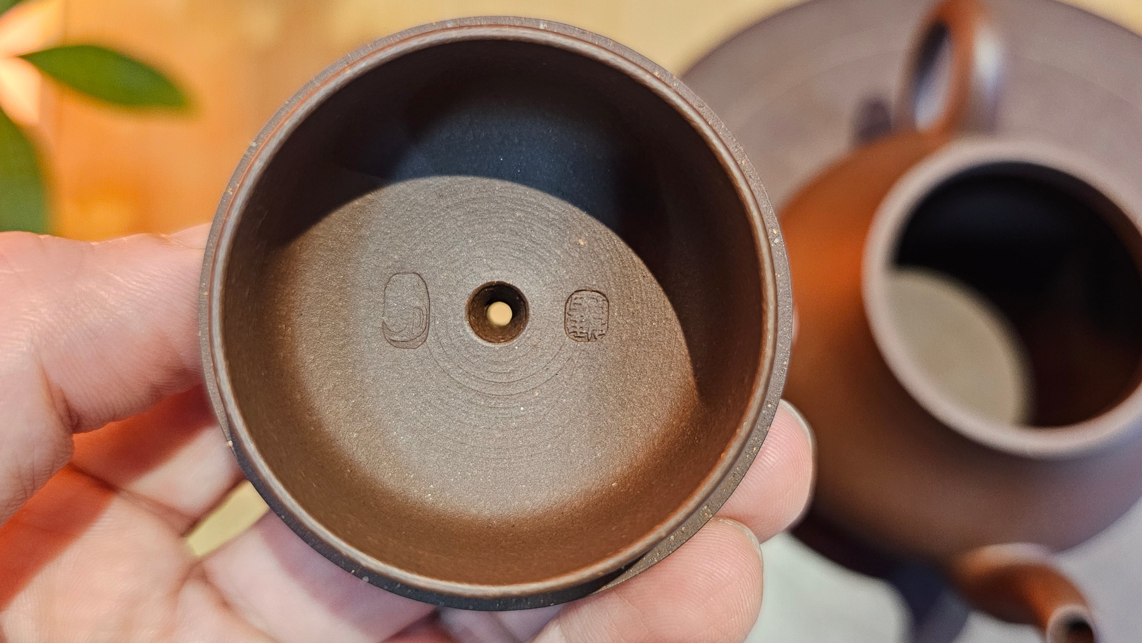 Jun De 君德, 190.2ml, Di Cao Qing Zi Ni 底槽青紫泥, by Craftsman Gu Xiao Ming 顾小明。