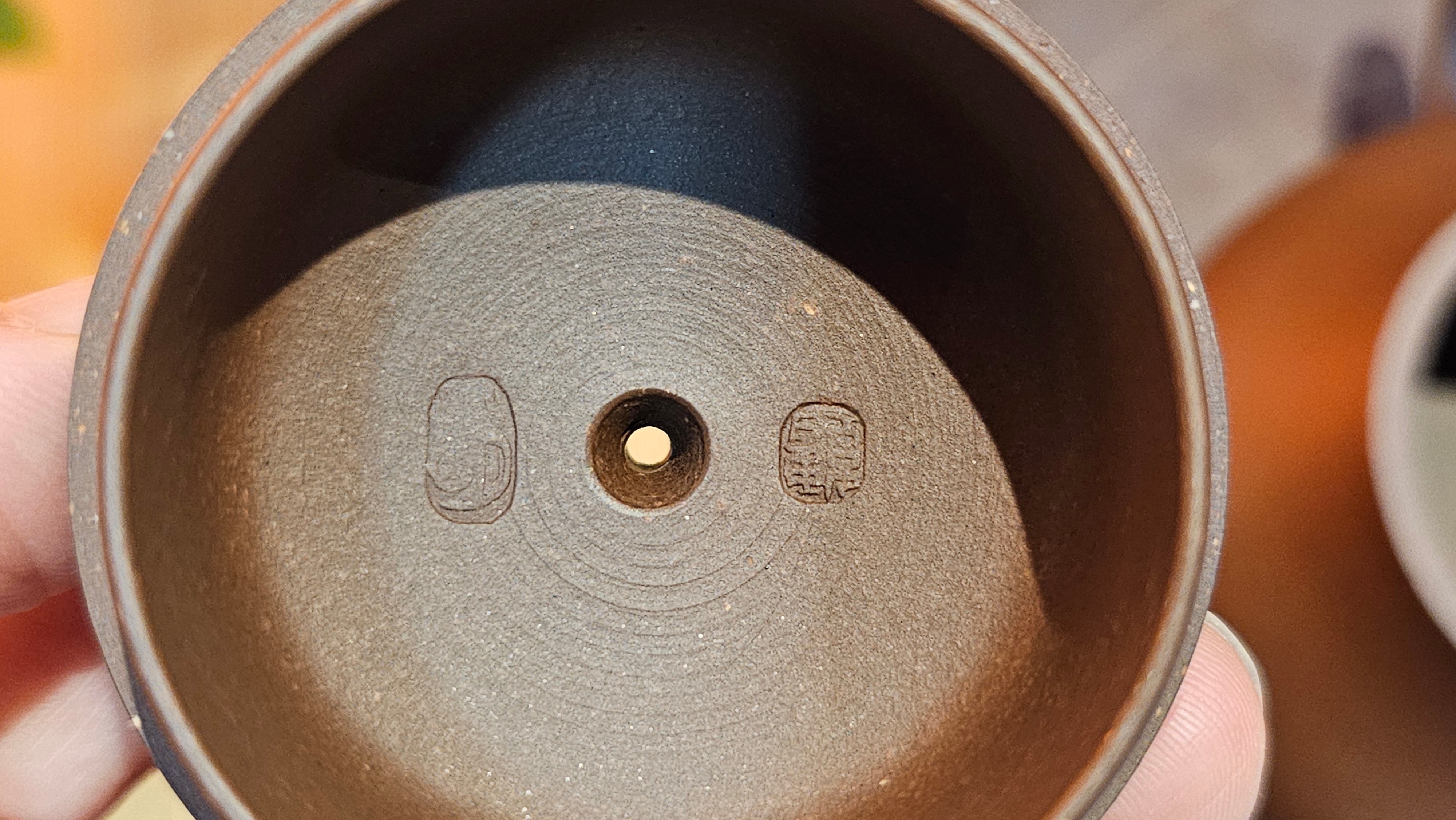 Jun De 君德, 190.2ml, Di Cao Qing Zi Ni 底槽青紫泥, by Craftsman Gu Xiao Ming 顾小明。