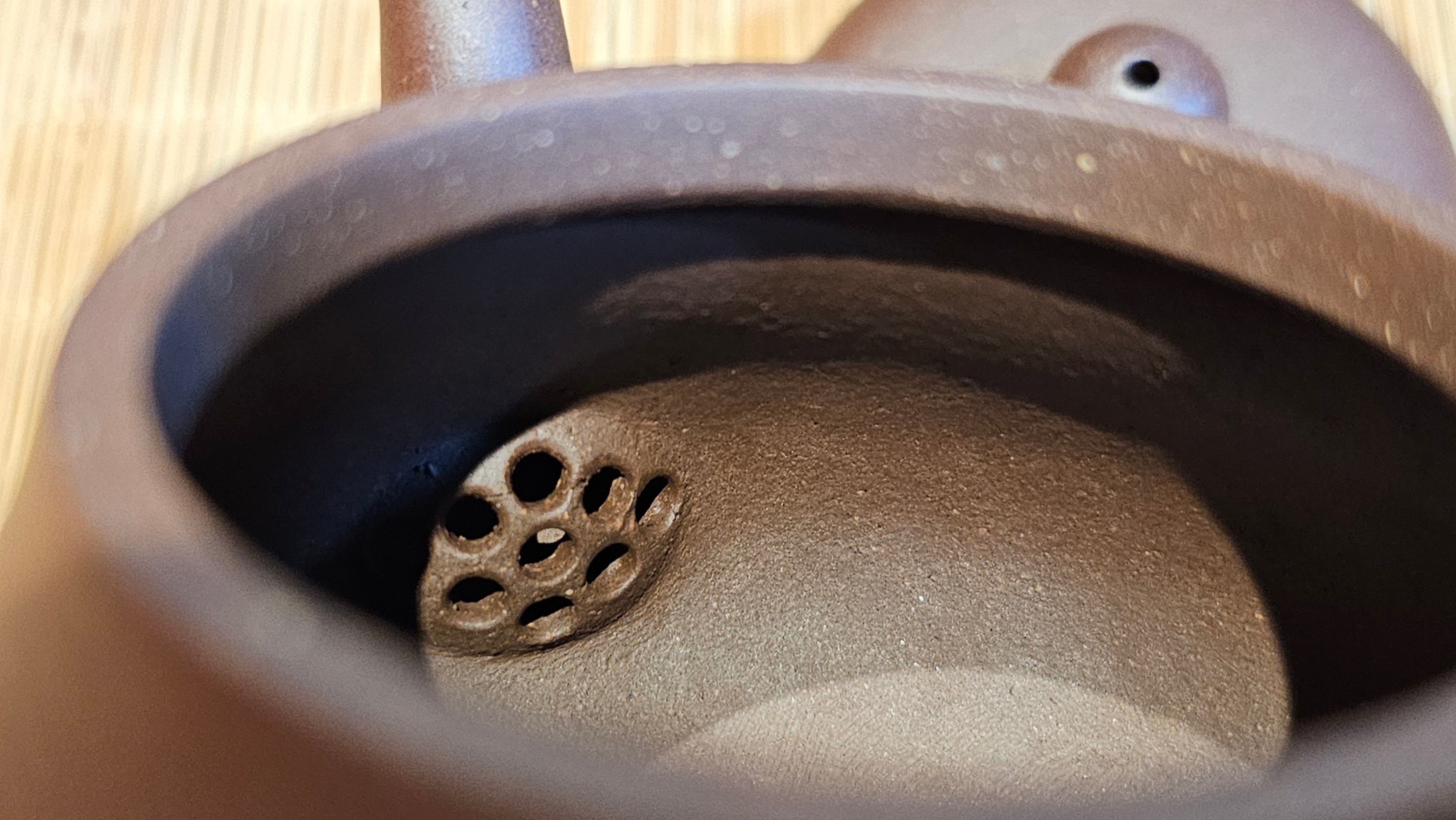 Jun De 君德, 190.2ml, Di Cao Qing Zi Ni 底槽青紫泥, by Craftsman Gu Xiao Ming 顾小明。