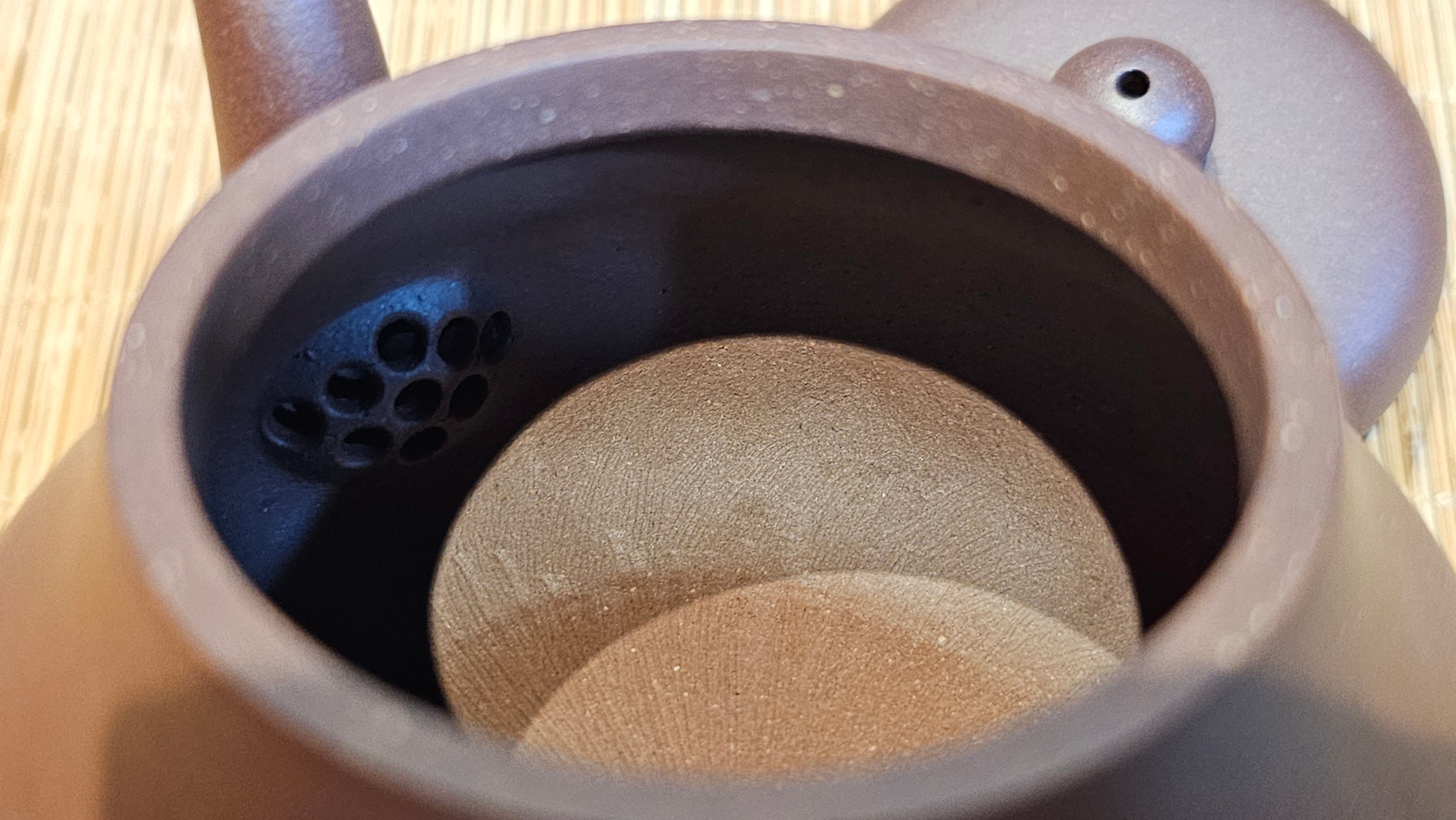 Jun De 君德, 190.2ml, Di Cao Qing Zi Ni 底槽青紫泥, by Craftsman Gu Xiao Ming 顾小明。