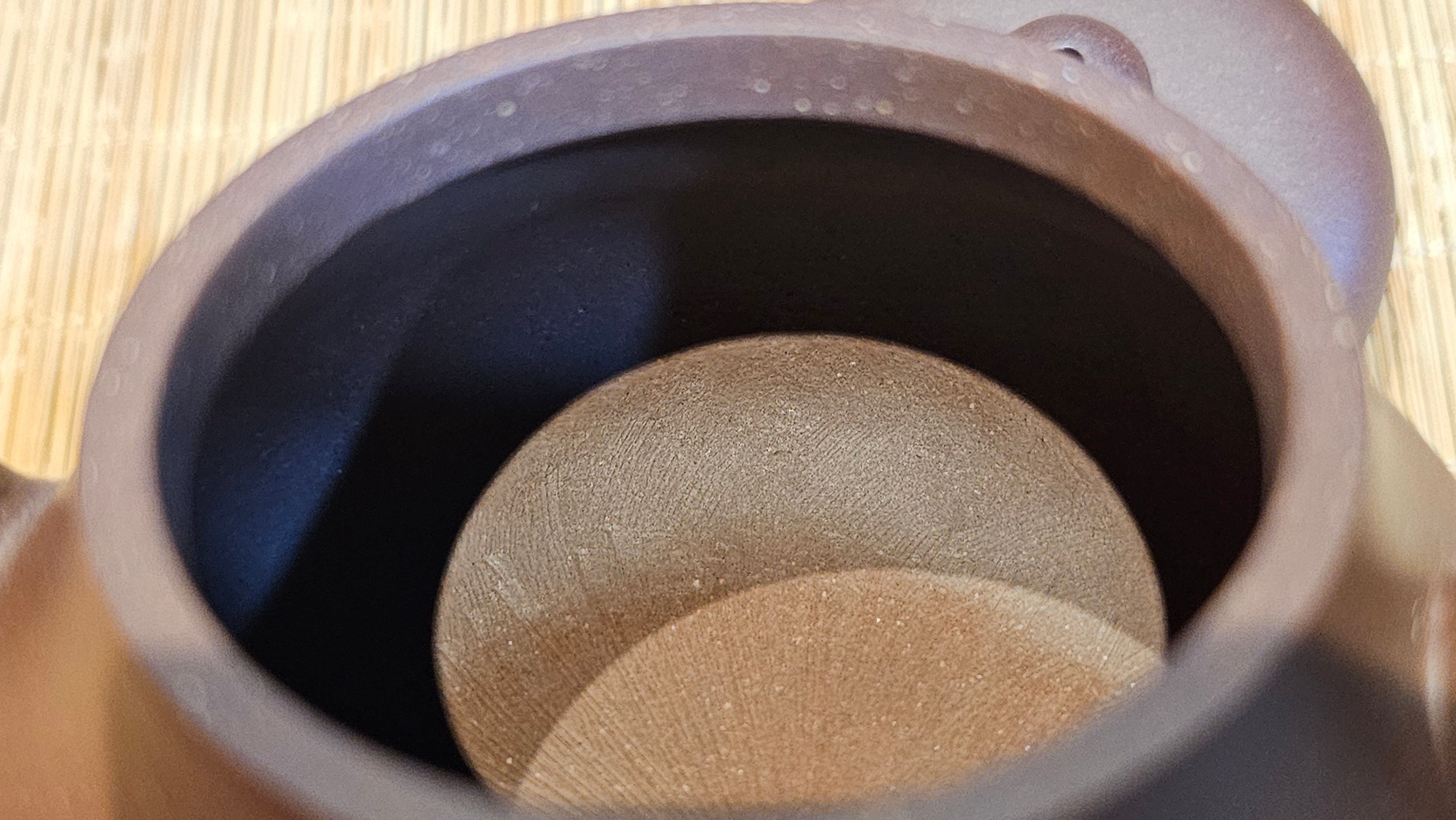 Jun De 君德, 190.2ml, Di Cao Qing Zi Ni 底槽青紫泥, by Craftsman Gu Xiao Ming 顾小明。