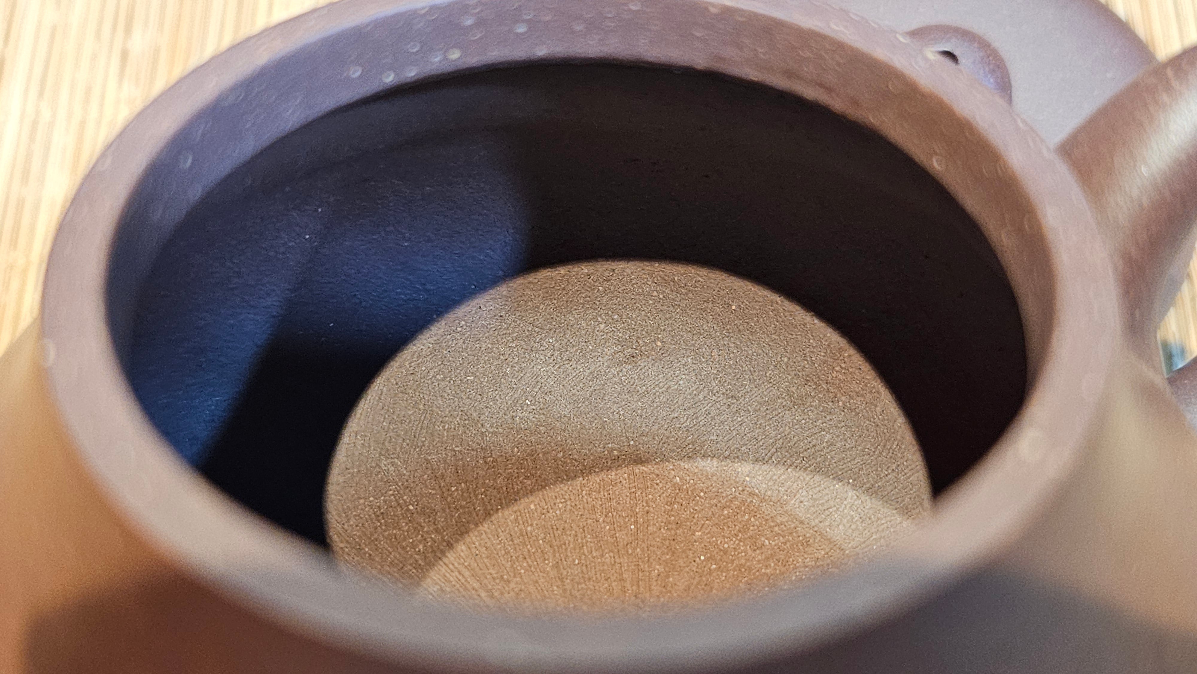 Jun De 君德, 190.2ml, Di Cao Qing Zi Ni 底槽青紫泥, by Craftsman Gu Xiao Ming 顾小明。