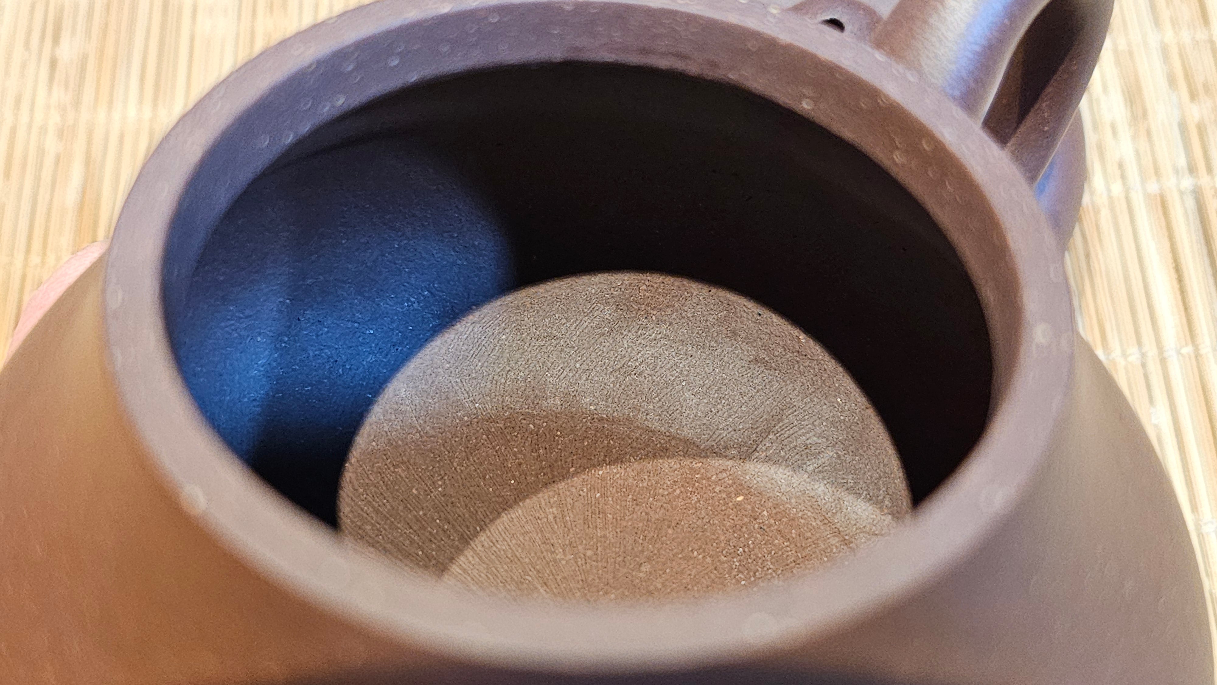 Jun De 君德, 190.2ml, Di Cao Qing Zi Ni 底槽青紫泥, by Craftsman Gu Xiao Ming 顾小明。