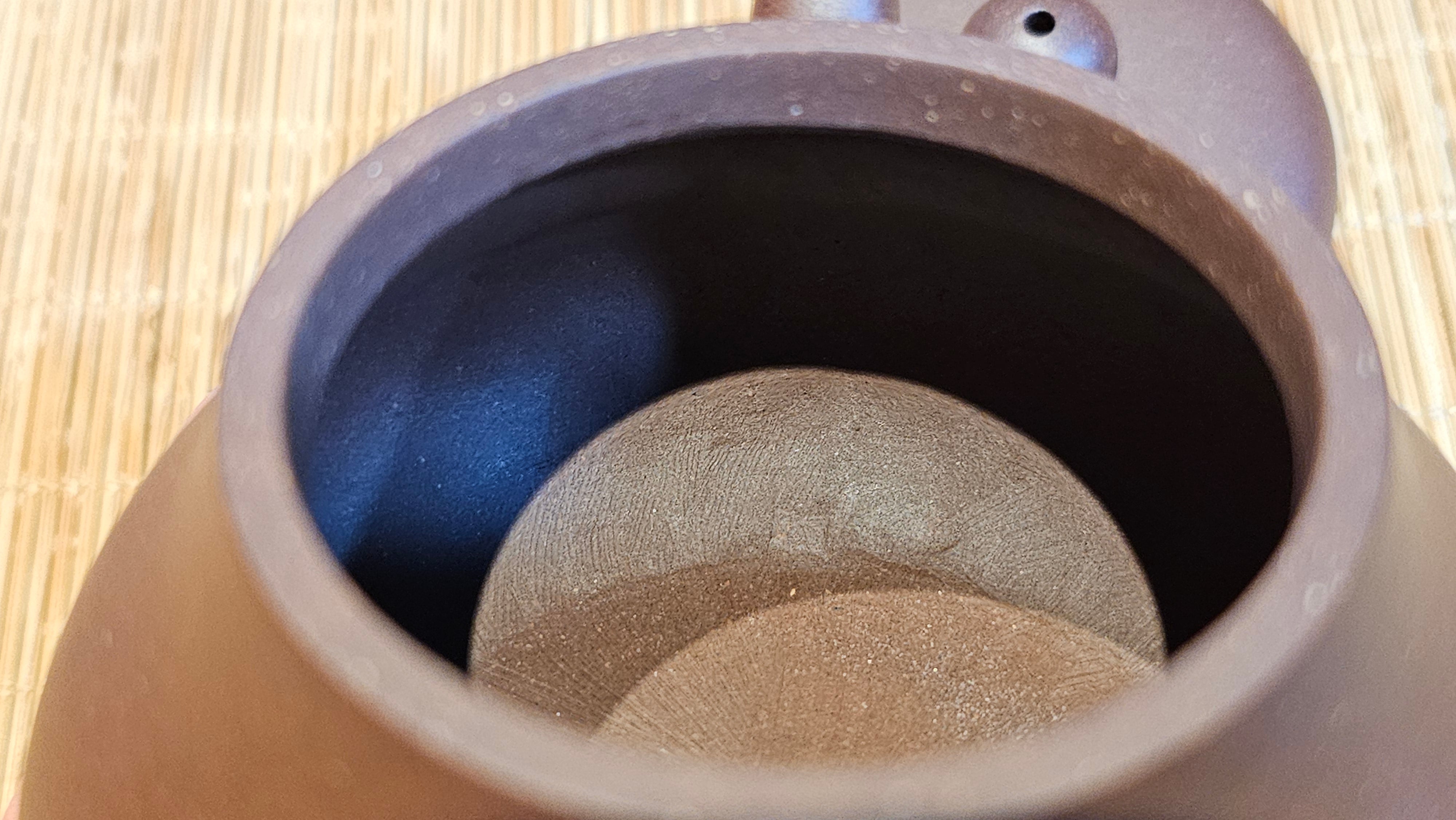 Jun De 君德, 190.2ml, Di Cao Qing Zi Ni 底槽青紫泥, by Craftsman Gu Xiao Ming 顾小明。