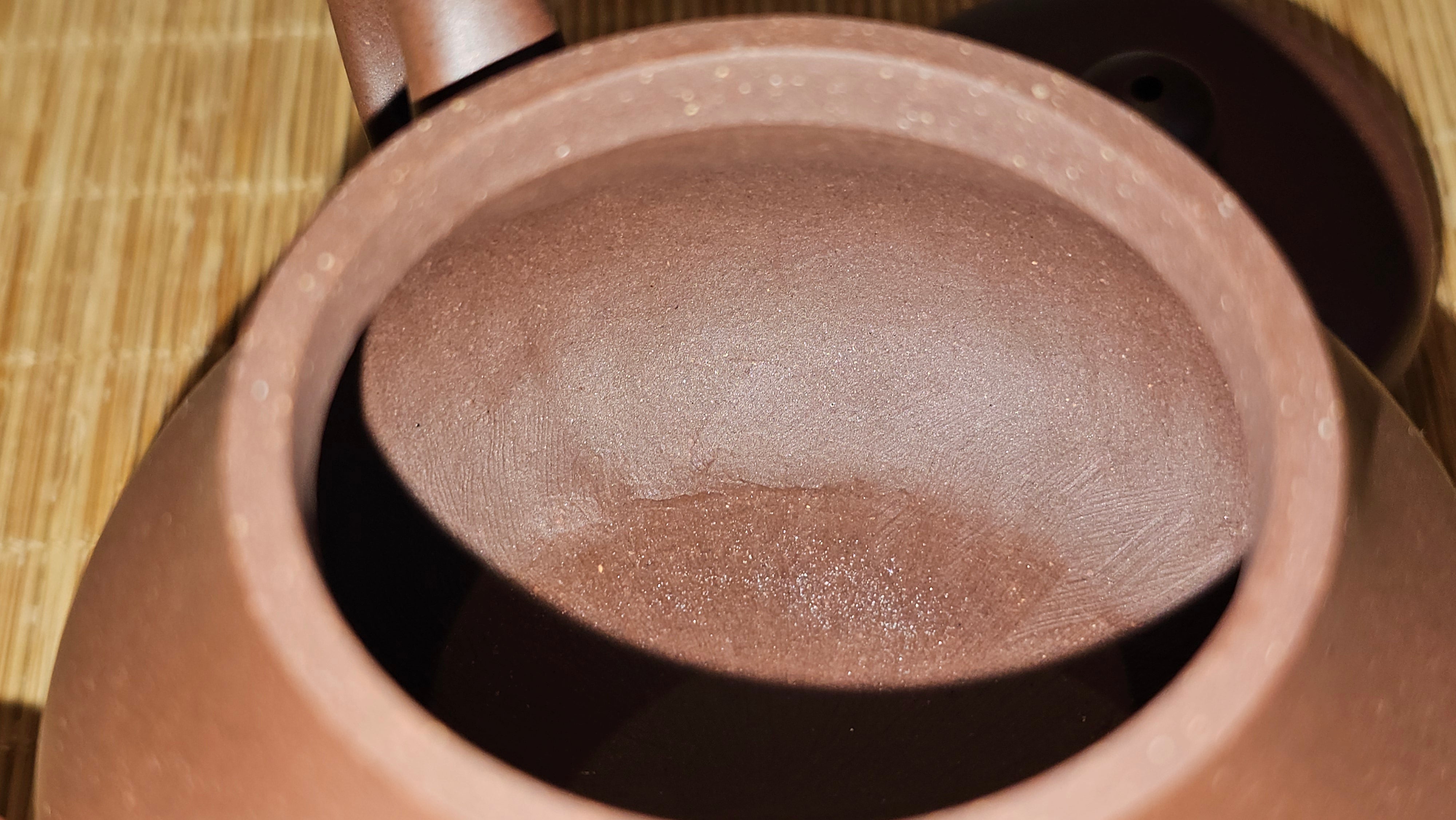 Jun De 君德, 190.2ml, Di Cao Qing Zi Ni 底槽青紫泥, by Craftsman Gu Xiao Ming 顾小明。