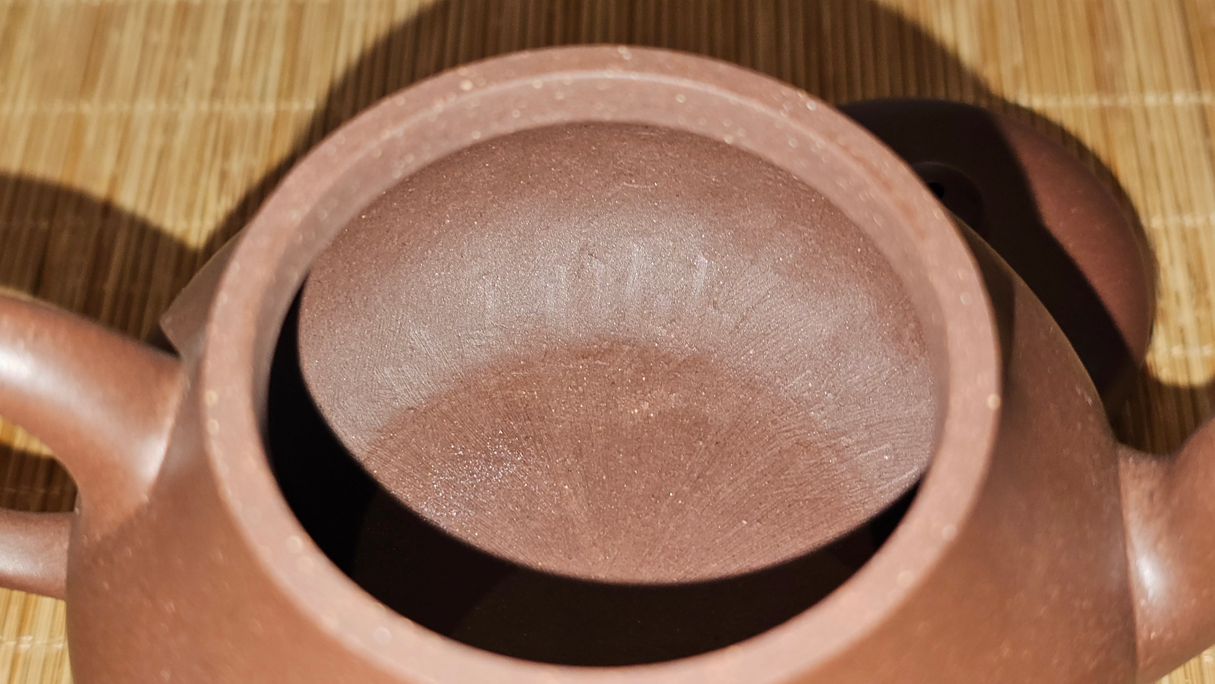 Jun De 君德, 190.2ml, Di Cao Qing Zi Ni 底槽青紫泥, by Craftsman Gu Xiao Ming 顾小明。