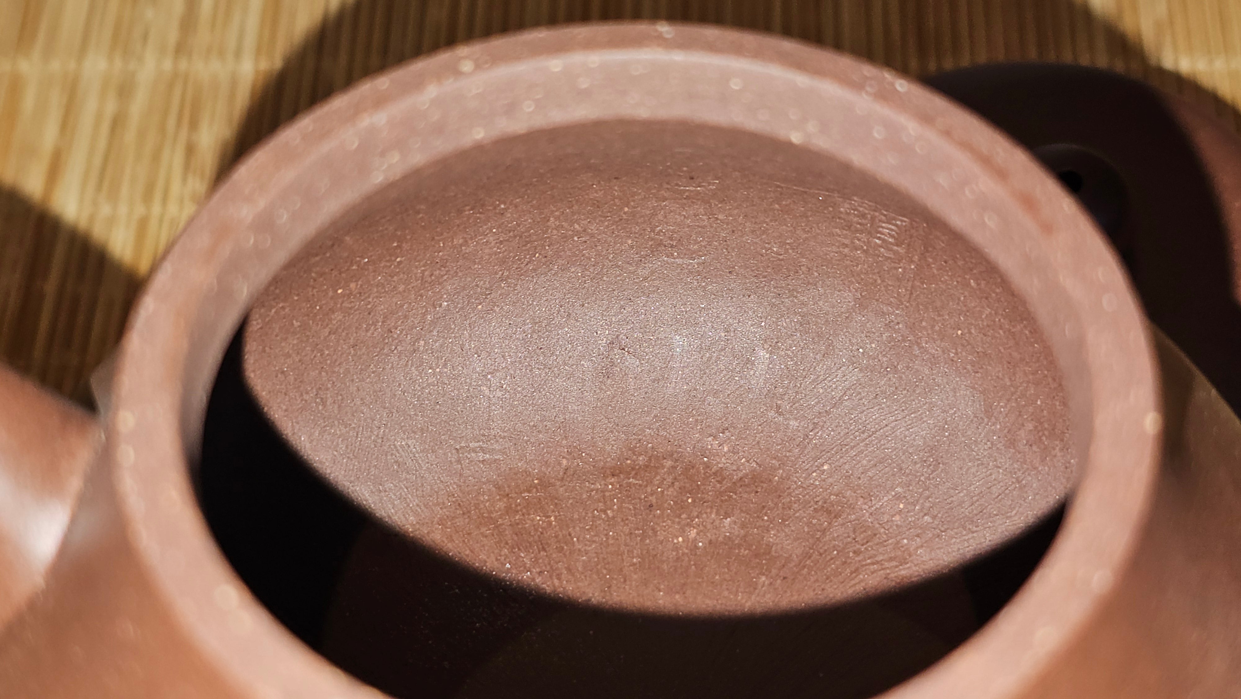 Jun De 君德, 190.2ml, Di Cao Qing Zi Ni 底槽青紫泥, by Craftsman Gu Xiao Ming 顾小明。