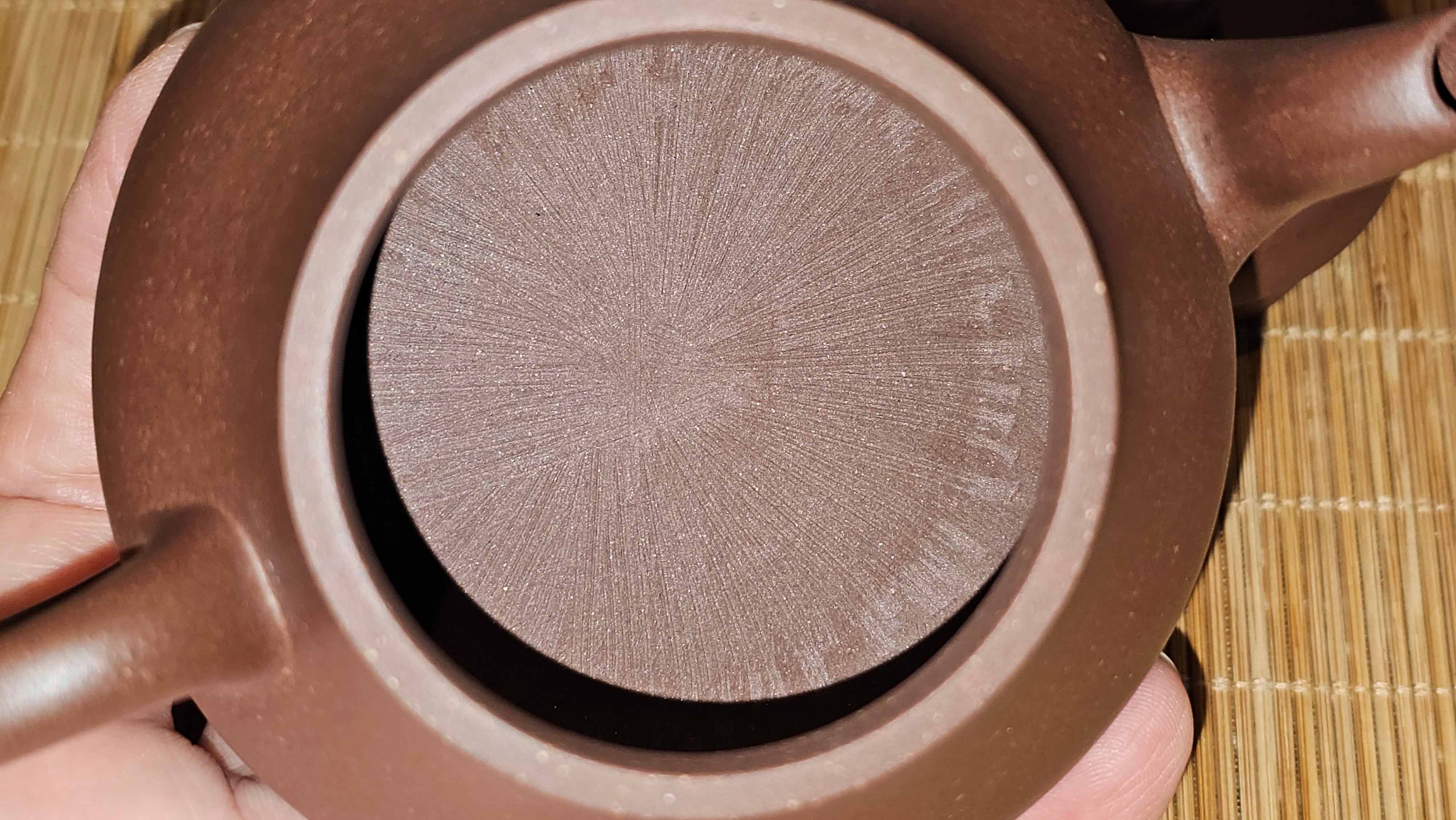 Jun De 君德, 190.2ml, Di Cao Qing Zi Ni 底槽青紫泥, by Craftsman Gu Xiao Ming 顾小明。