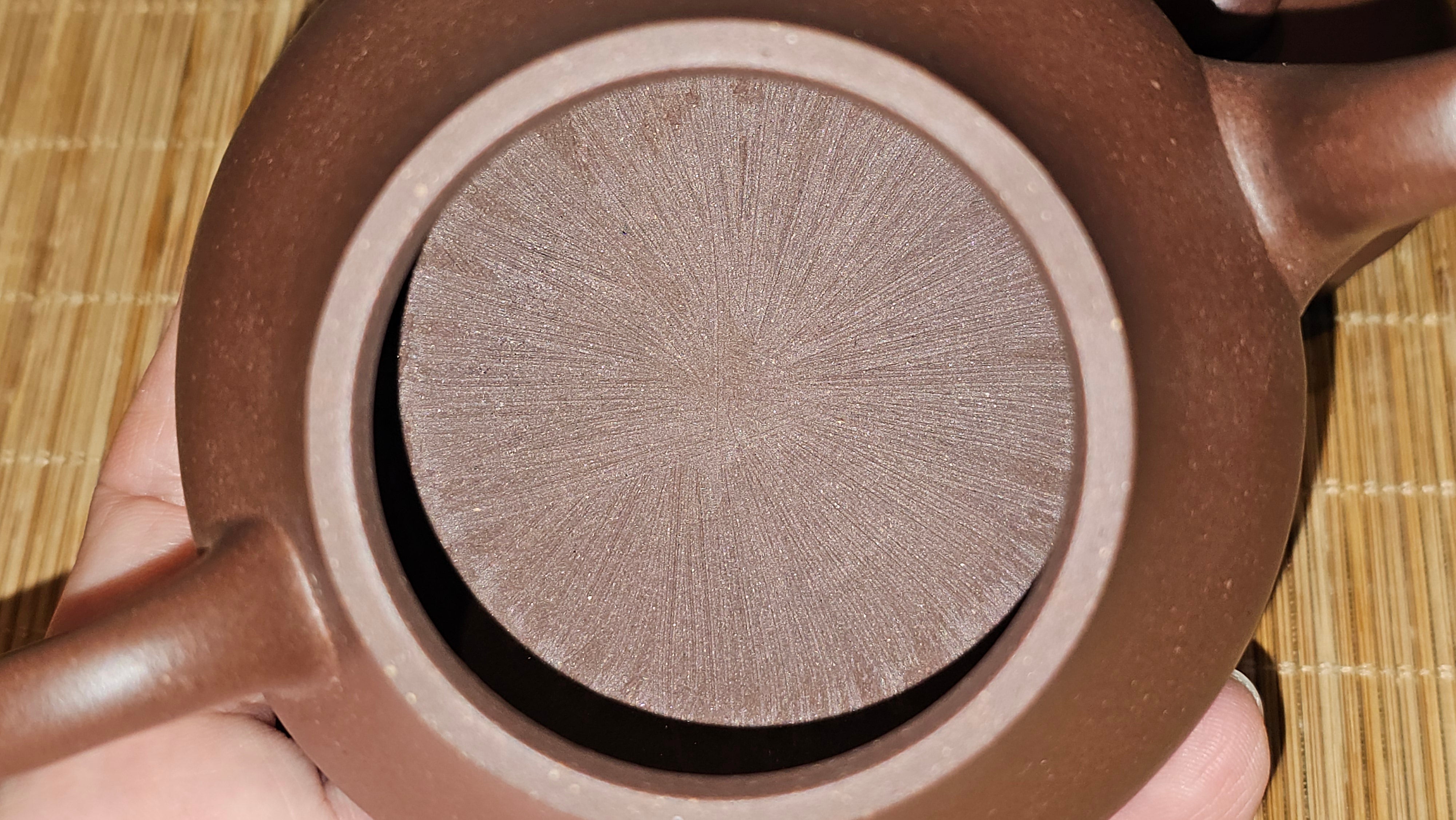 Jun De 君德, 190.2ml, Di Cao Qing Zi Ni 底槽青紫泥, by Craftsman Gu Xiao Ming 顾小明。