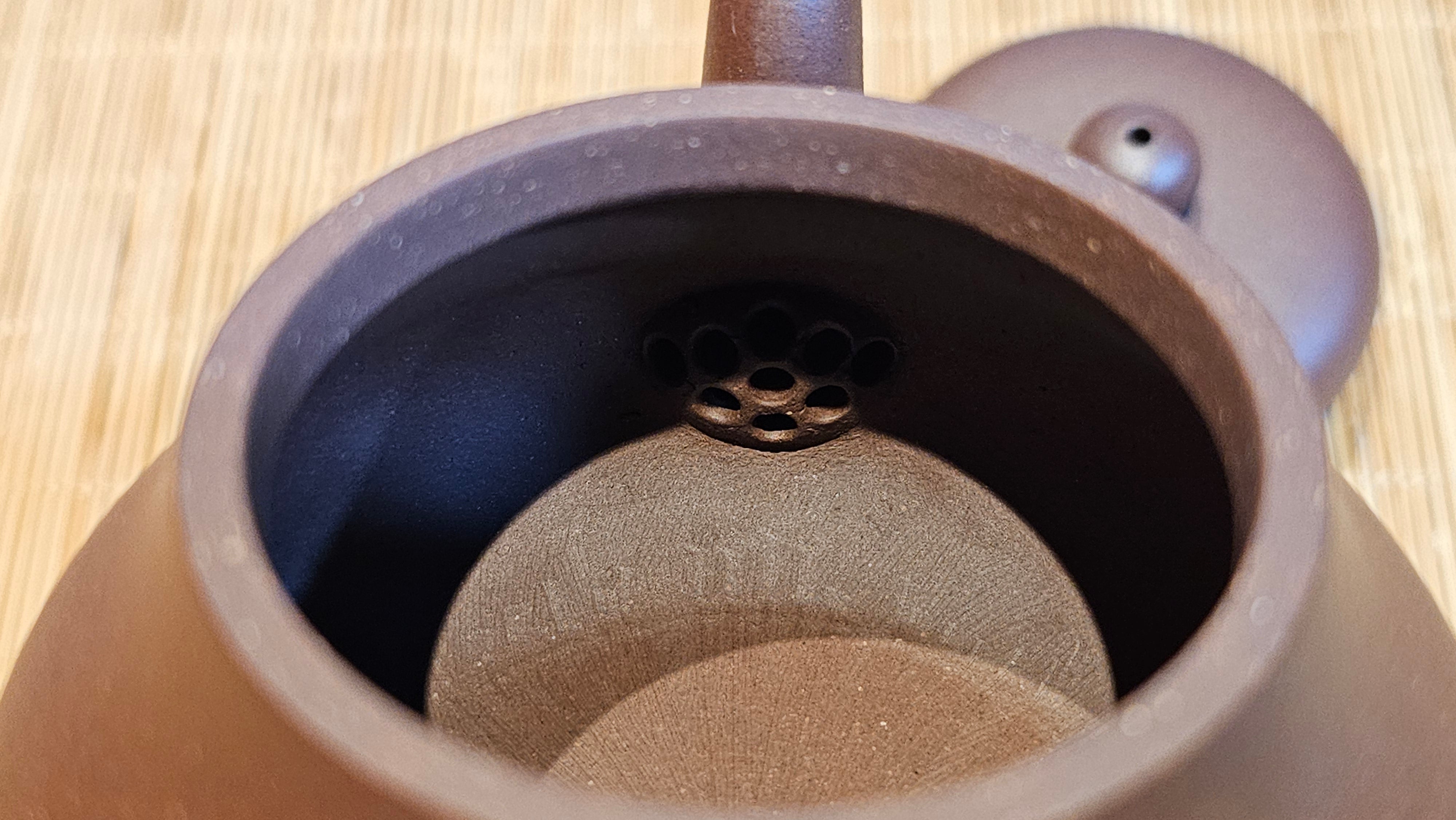 Jun De 君德, 190.2ml, Di Cao Qing Zi Ni 底槽青紫泥, by Craftsman Gu Xiao Ming 顾小明。