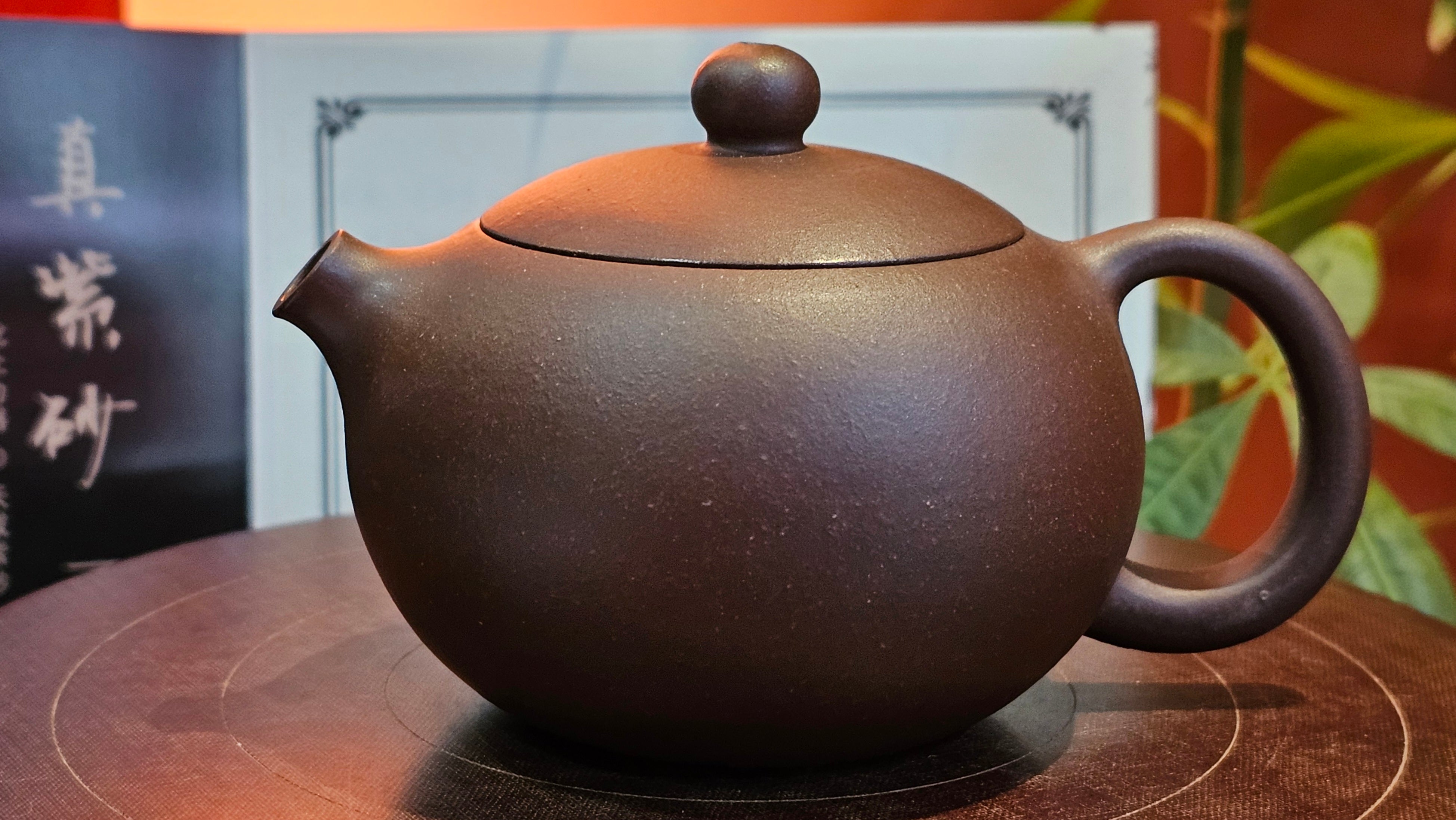 Xi Shi 西施, 156.8ml, Lao Zi Ni 老紫泥, by Craftsman Gu Xiao Ming 顾小明。