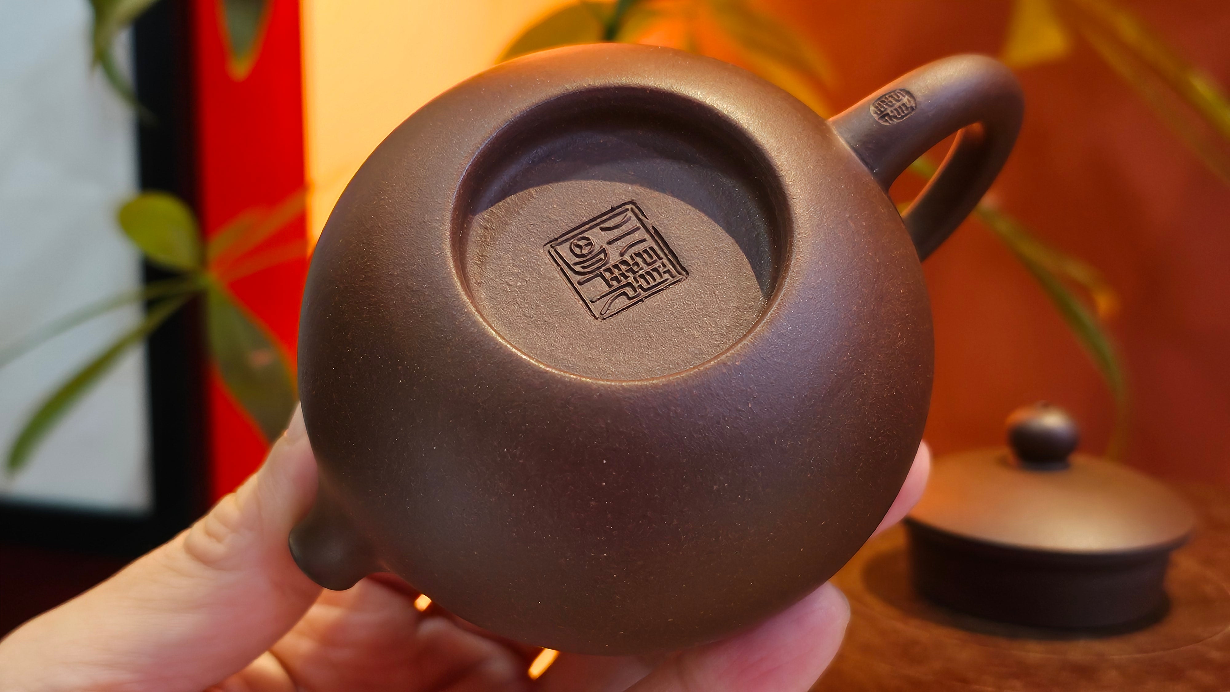 Xi Shi 西施, 156.8ml, Lao Zi Ni 老紫泥, by Craftsman Gu Xiao Ming 顾小明。