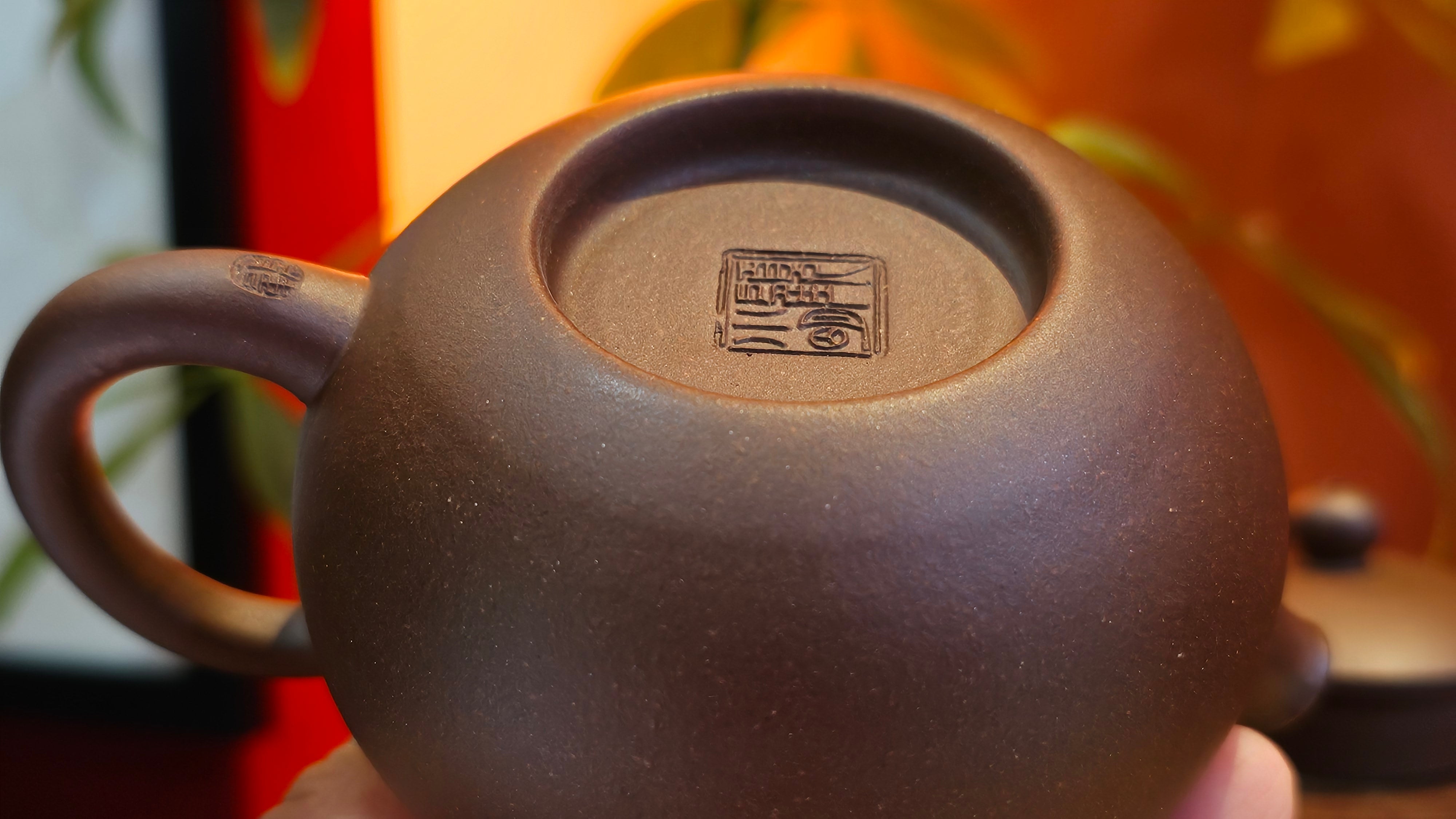 Xi Shi 西施, 156.8ml, Lao Zi Ni 老紫泥, by Craftsman Gu Xiao Ming 顾小明。