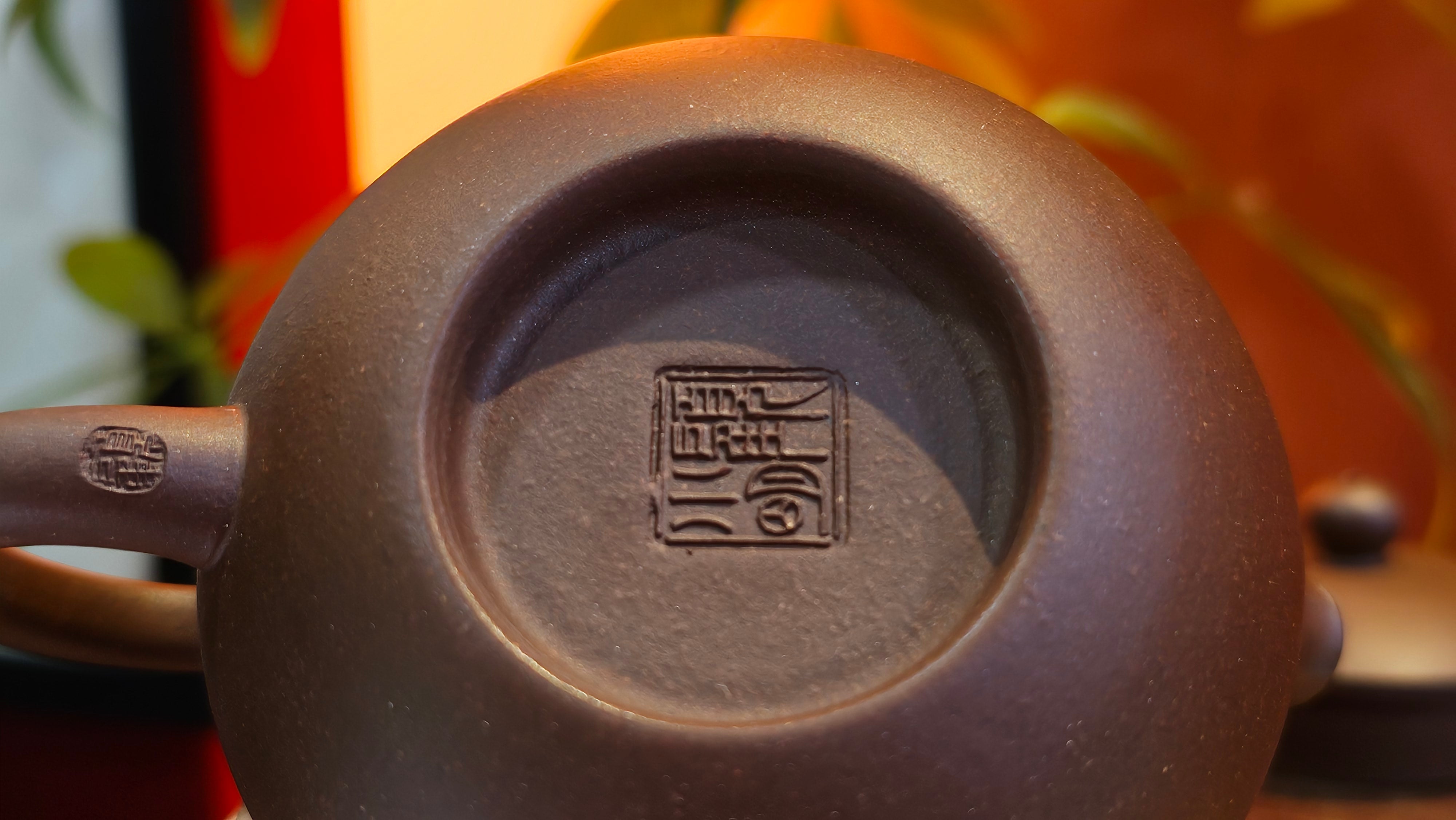 Xi Shi 西施, 156.8ml, Lao Zi Ni 老紫泥, by Craftsman Gu Xiao Ming 顾小明。