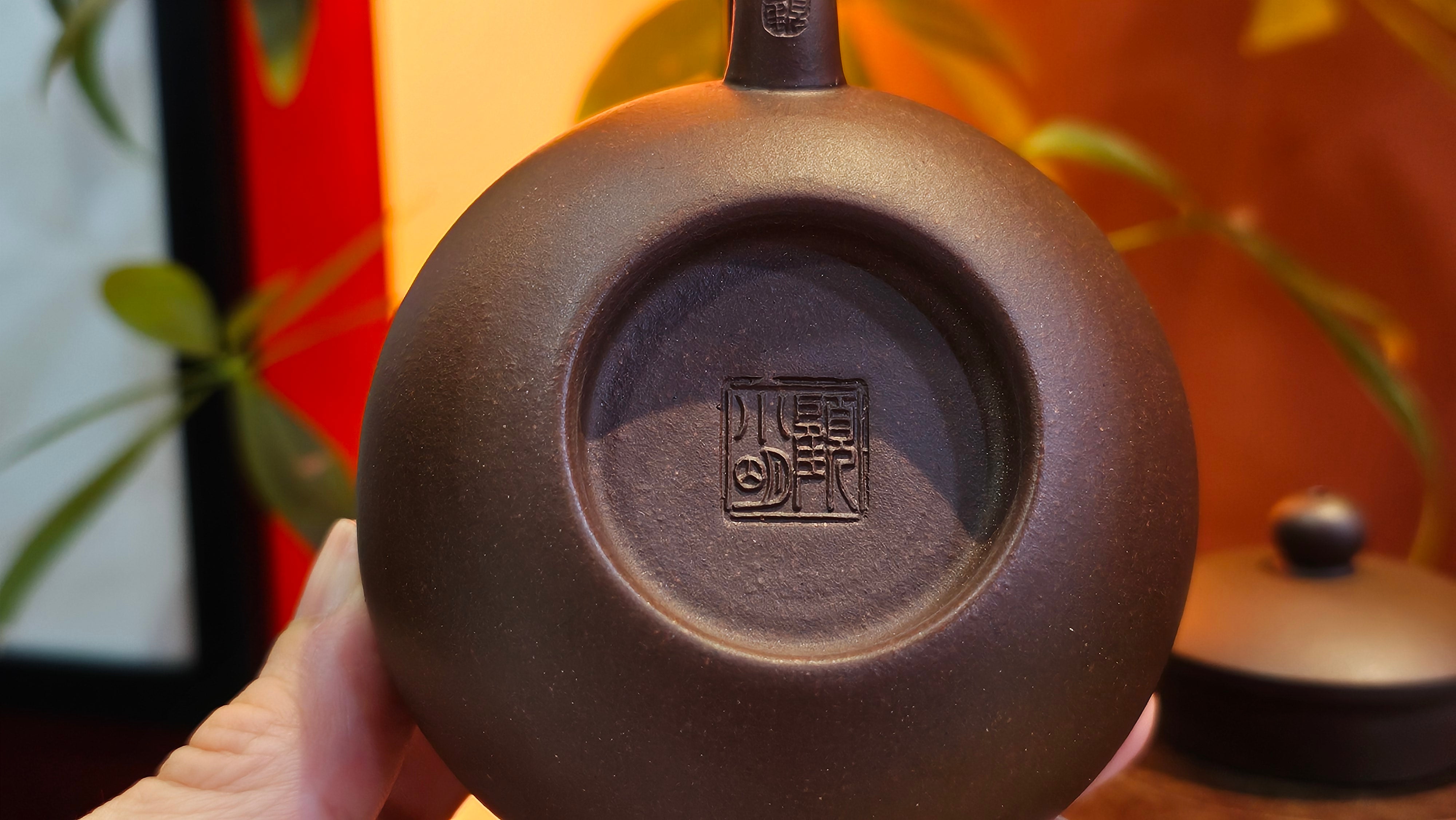 Xi Shi 西施, 156.8ml, Lao Zi Ni 老紫泥, by Craftsman Gu Xiao Ming 顾小明。