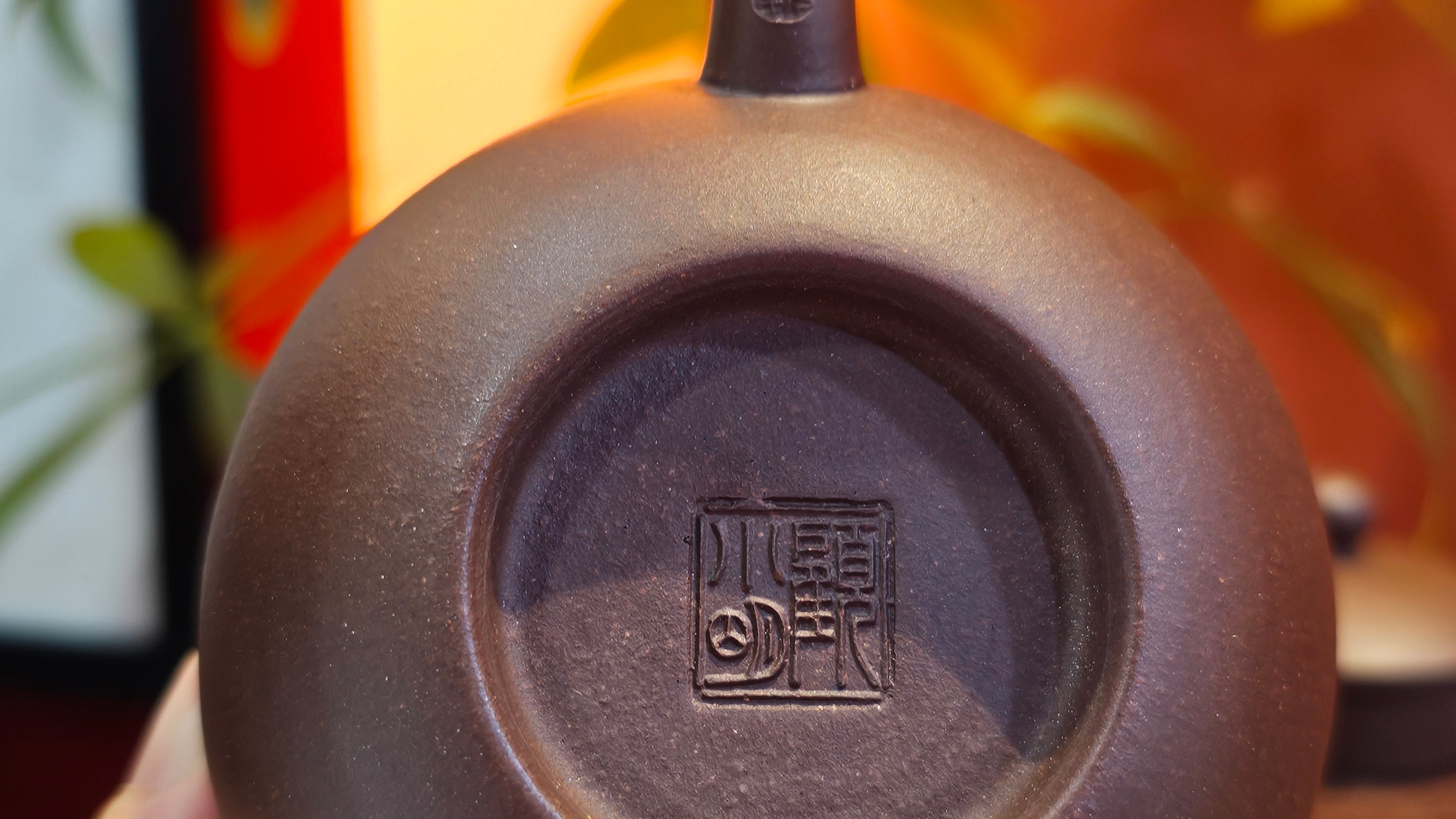 Xi Shi 西施, 156.8ml, Lao Zi Ni 老紫泥, by Craftsman Gu Xiao Ming 顾小明。