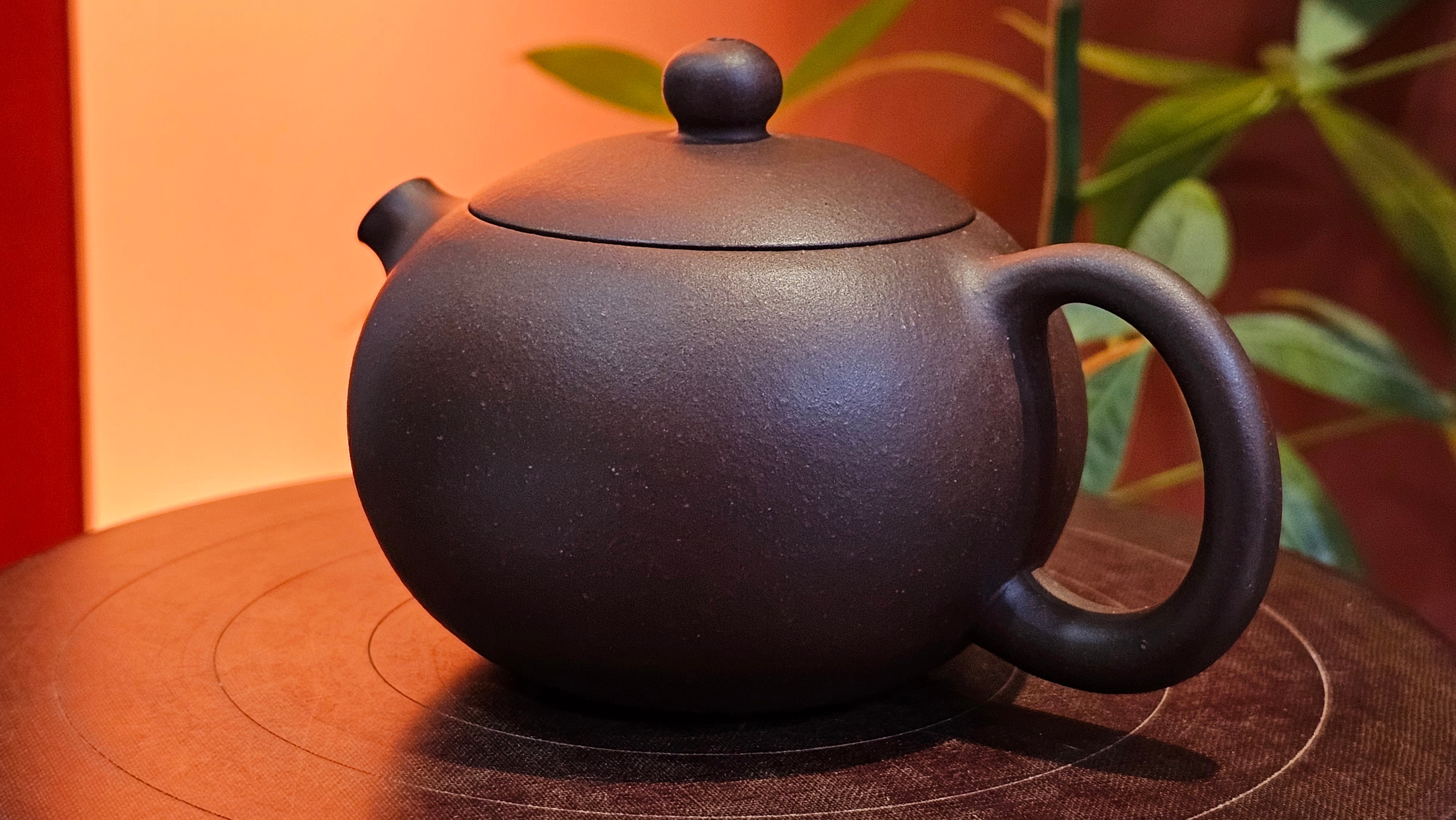 Xi Shi 西施, 156.8ml, Lao Zi Ni 老紫泥, by Craftsman Gu Xiao Ming 顾小明。