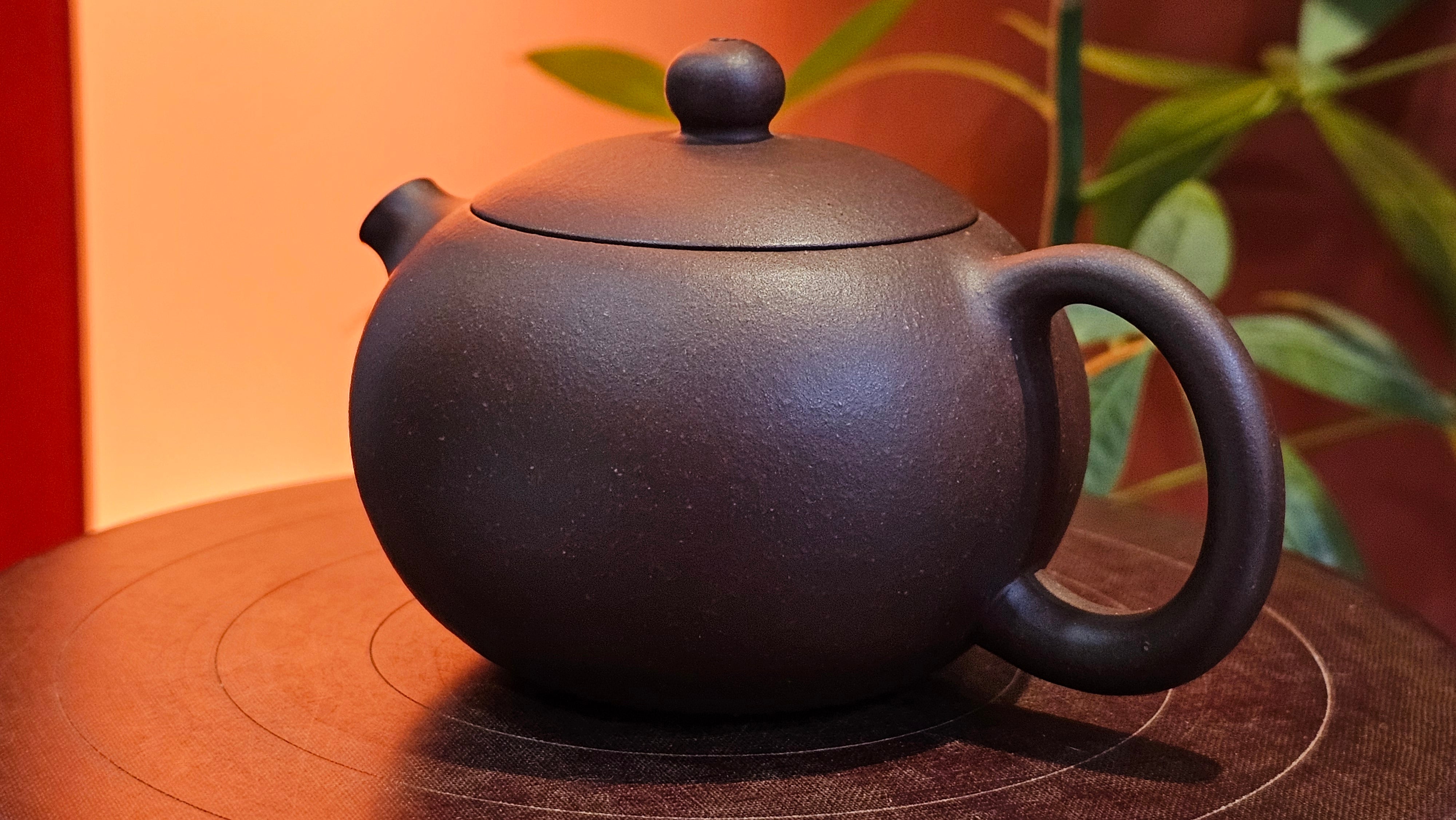 Xi Shi 西施, 156.8ml, Lao Zi Ni 老紫泥, by Craftsman Gu Xiao Ming 顾小明。