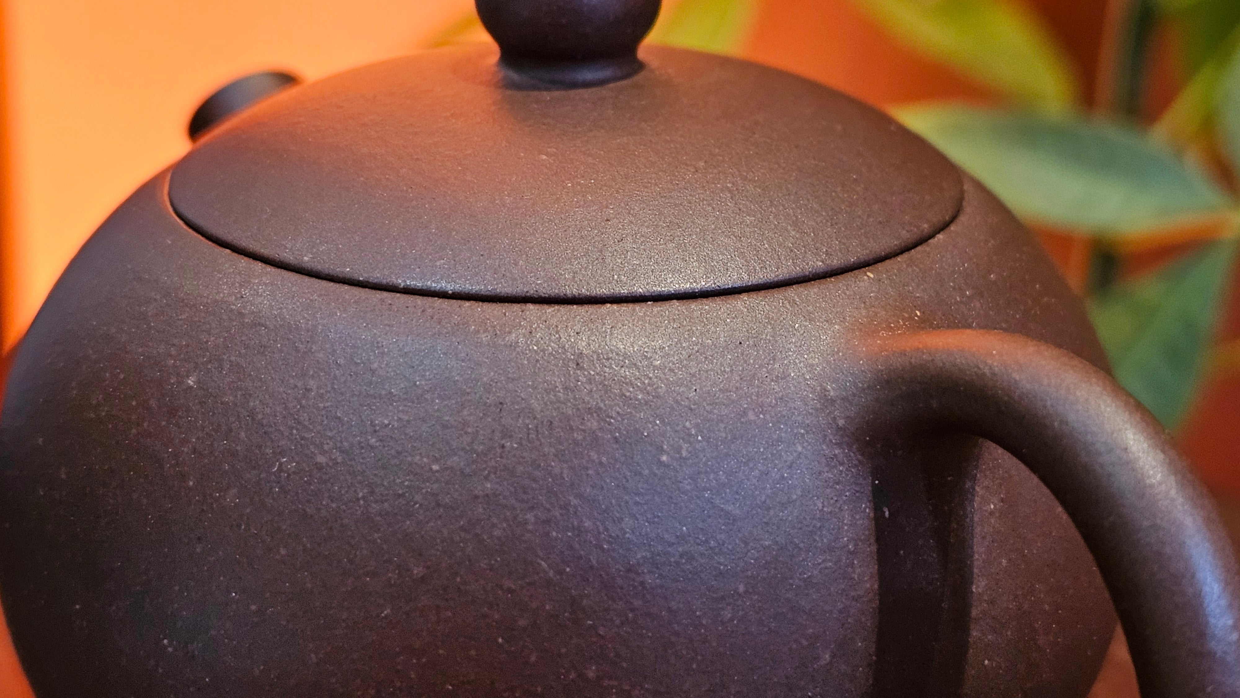 Xi Shi 西施, 156.8ml, Lao Zi Ni 老紫泥, by Craftsman Gu Xiao Ming 顾小明。