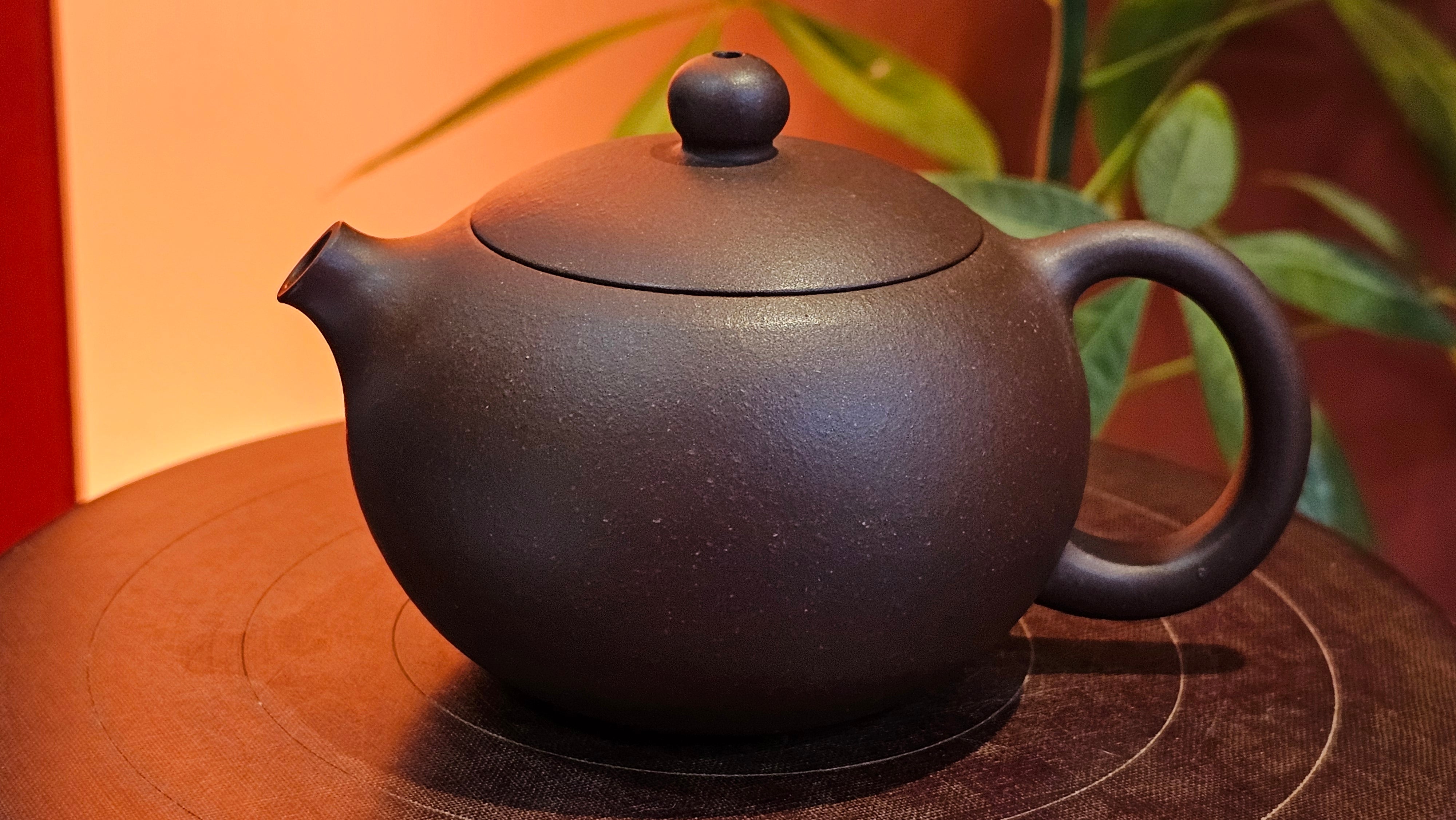 Xi Shi 西施, 156.8ml, Lao Zi Ni 老紫泥, by Craftsman Gu Xiao Ming 顾小明。