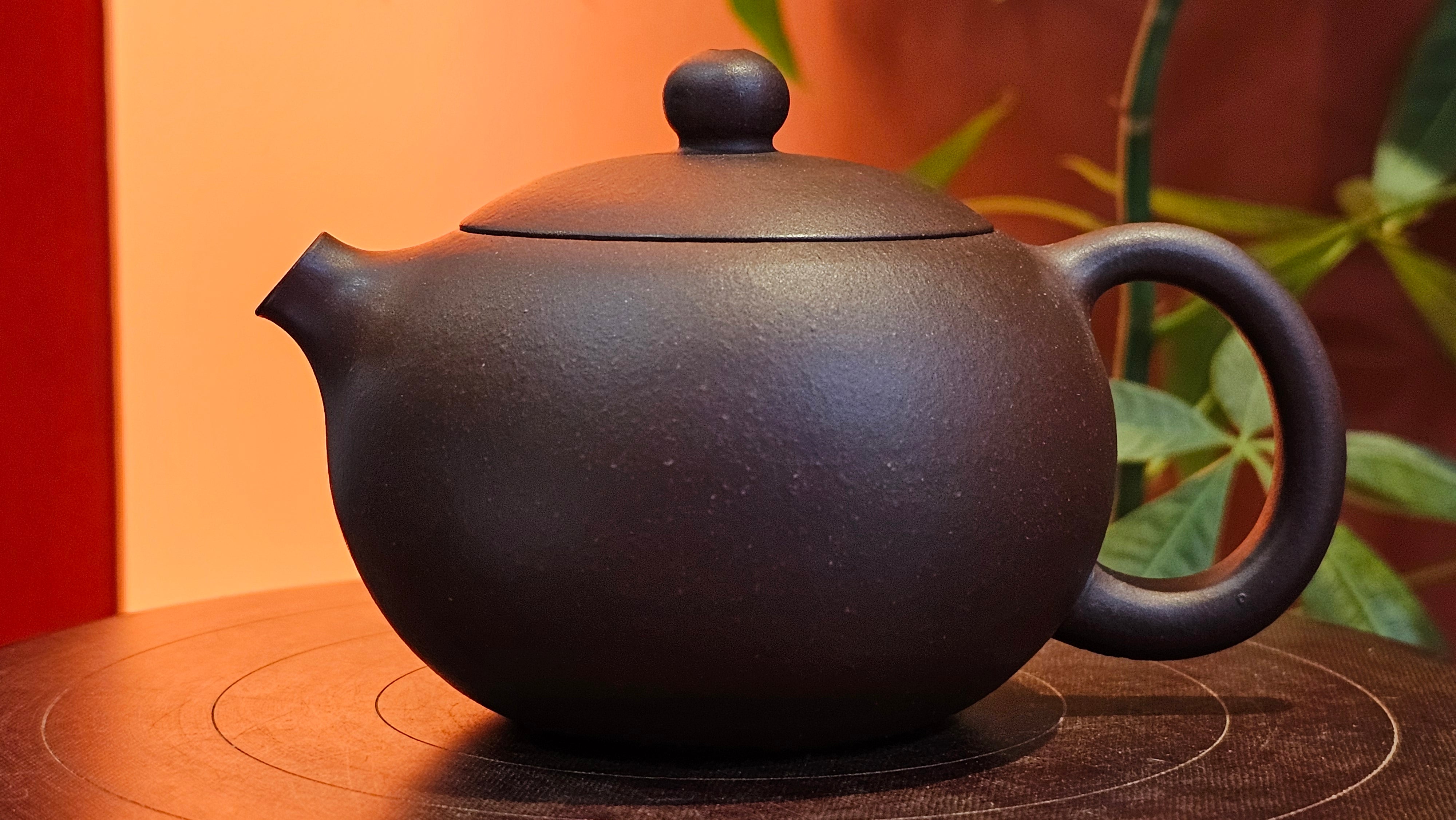 Xi Shi 西施, 156.8ml, Lao Zi Ni 老紫泥, by Craftsman Gu Xiao Ming 顾小明。