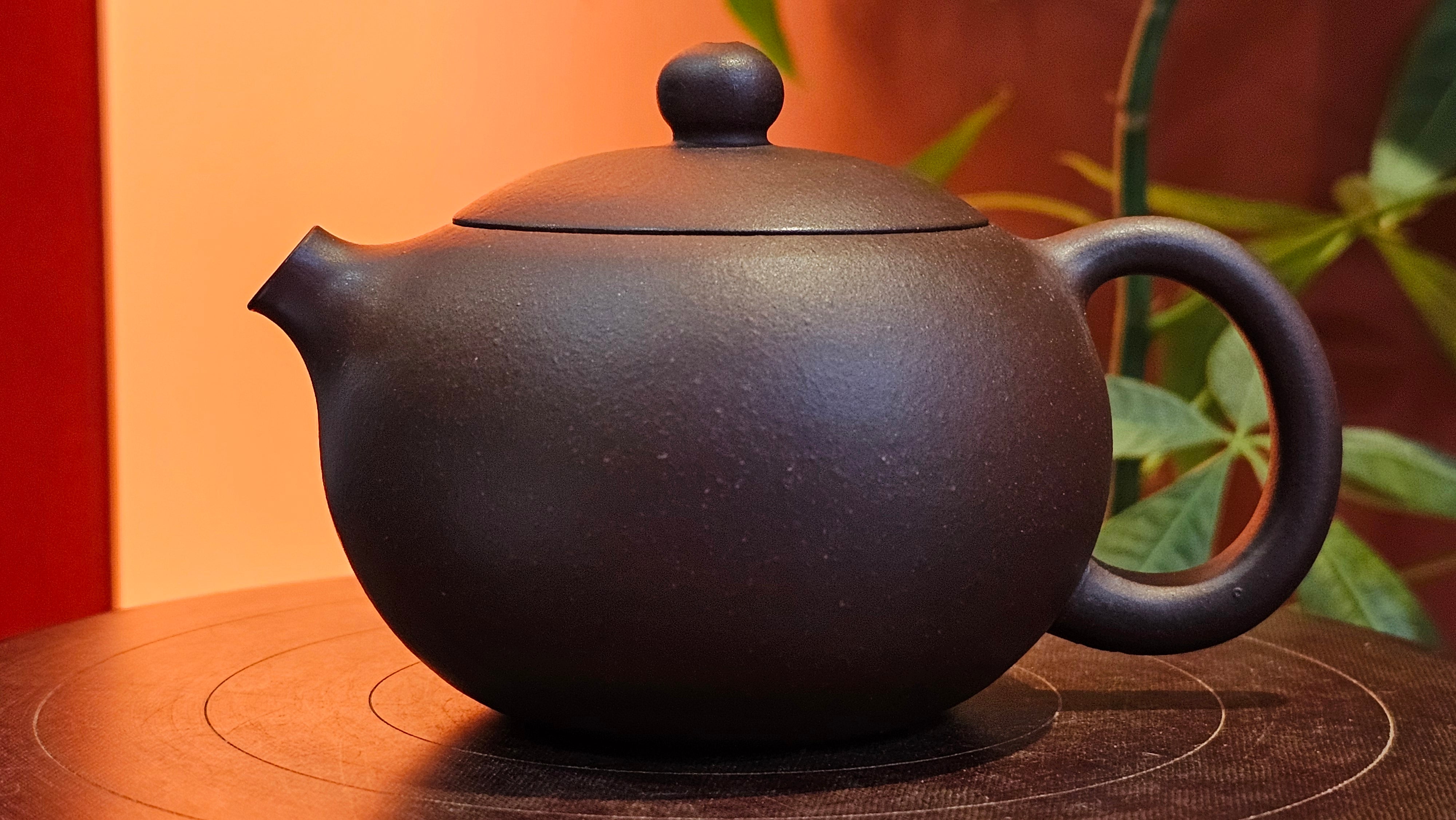 Xi Shi 西施, 156.8ml, Lao Zi Ni 老紫泥, by Craftsman Gu Xiao Ming 顾小明。