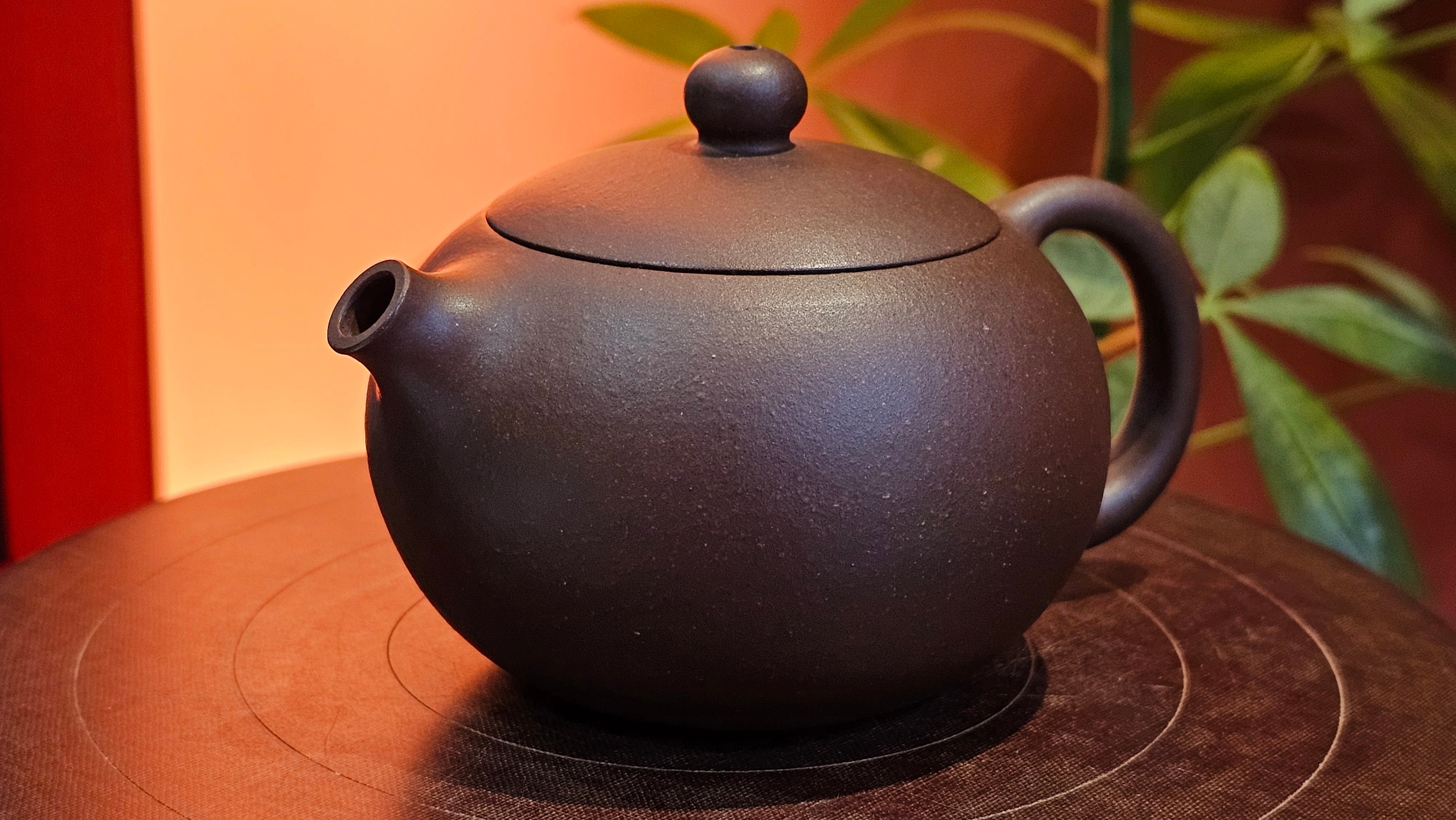 Xi Shi 西施, 156.8ml, Lao Zi Ni 老紫泥, by Craftsman Gu Xiao Ming 顾小明。