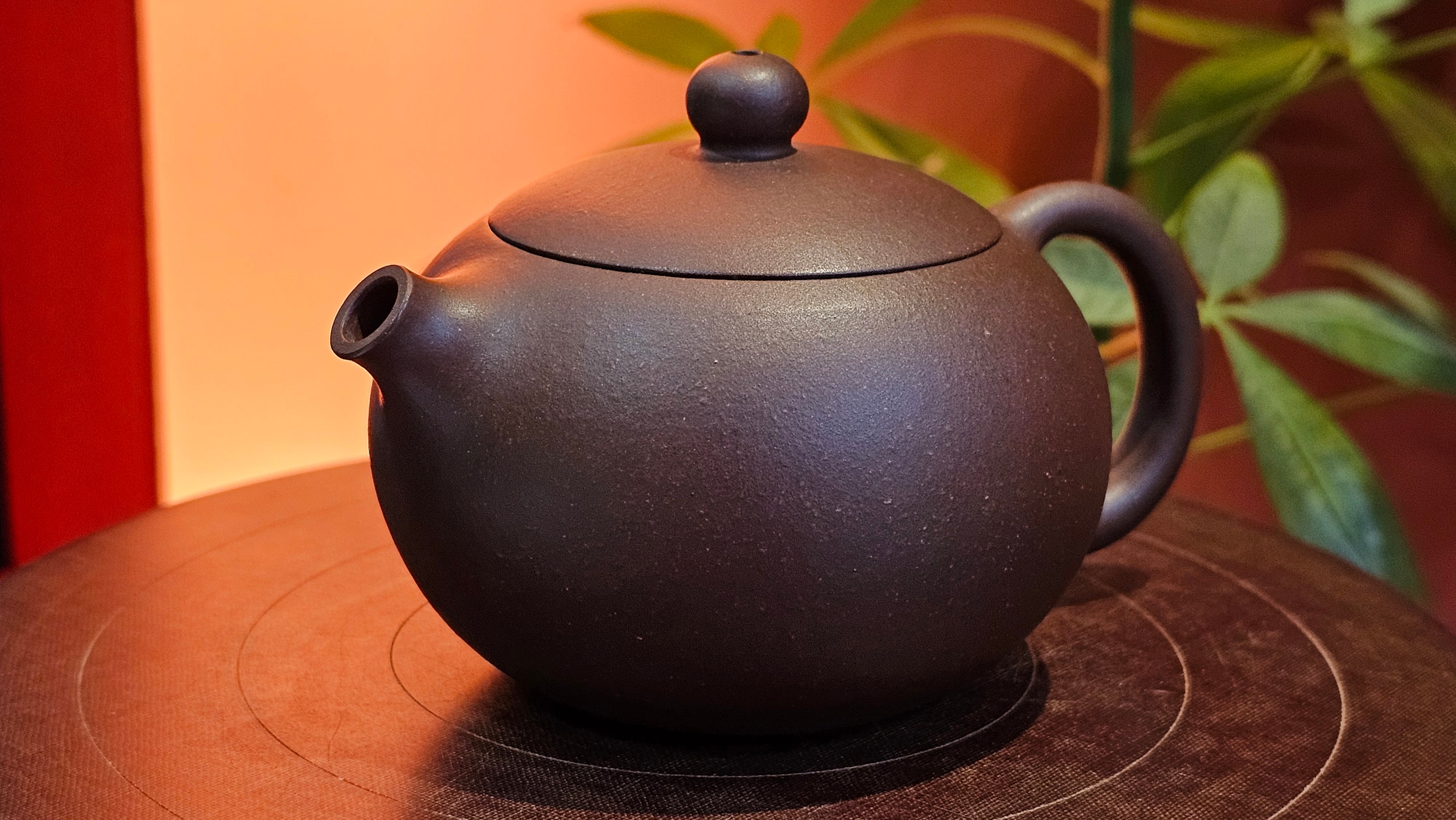 Xi Shi 西施, 156.8ml, Lao Zi Ni 老紫泥, by Craftsman Gu Xiao Ming 顾小明。