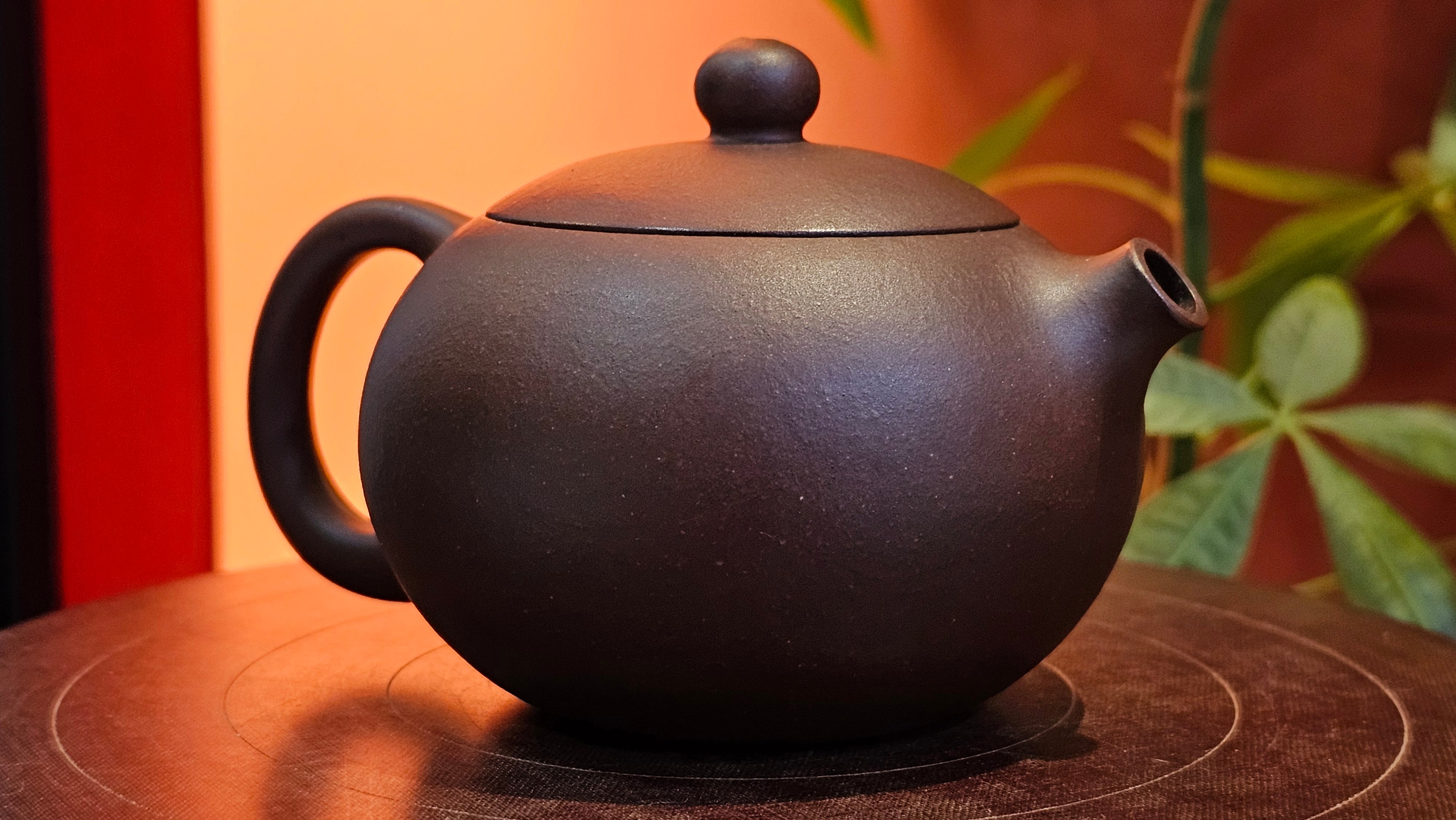 Xi Shi 西施, 156.8ml, Lao Zi Ni 老紫泥, by Craftsman Gu Xiao Ming 顾小明。