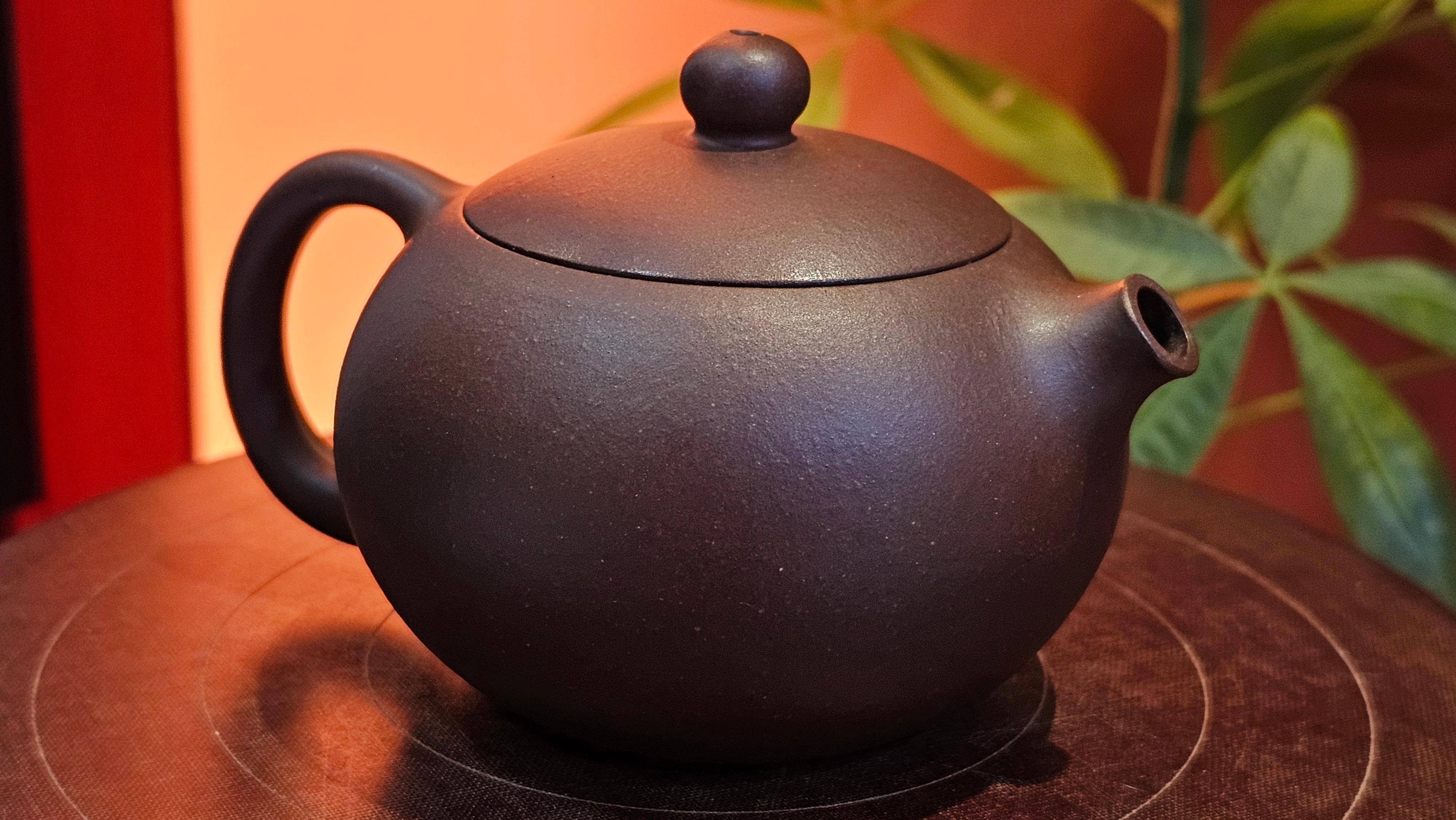 Xi Shi 西施, 156.8ml, Lao Zi Ni 老紫泥, by Craftsman Gu Xiao Ming 顾小明。