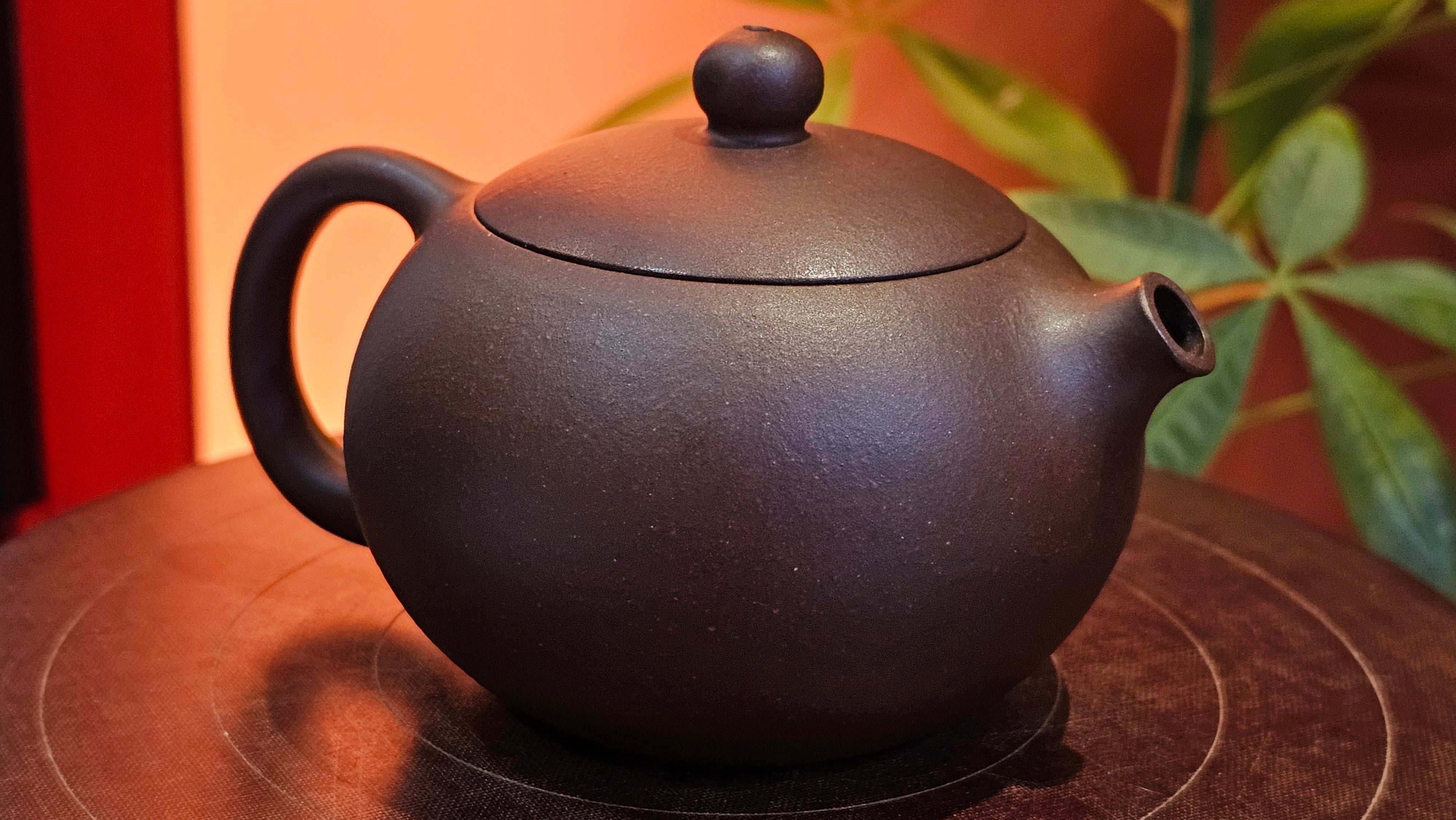 Xi Shi 西施, 156.8ml, Lao Zi Ni 老紫泥, by Craftsman Gu Xiao Ming 顾小明。