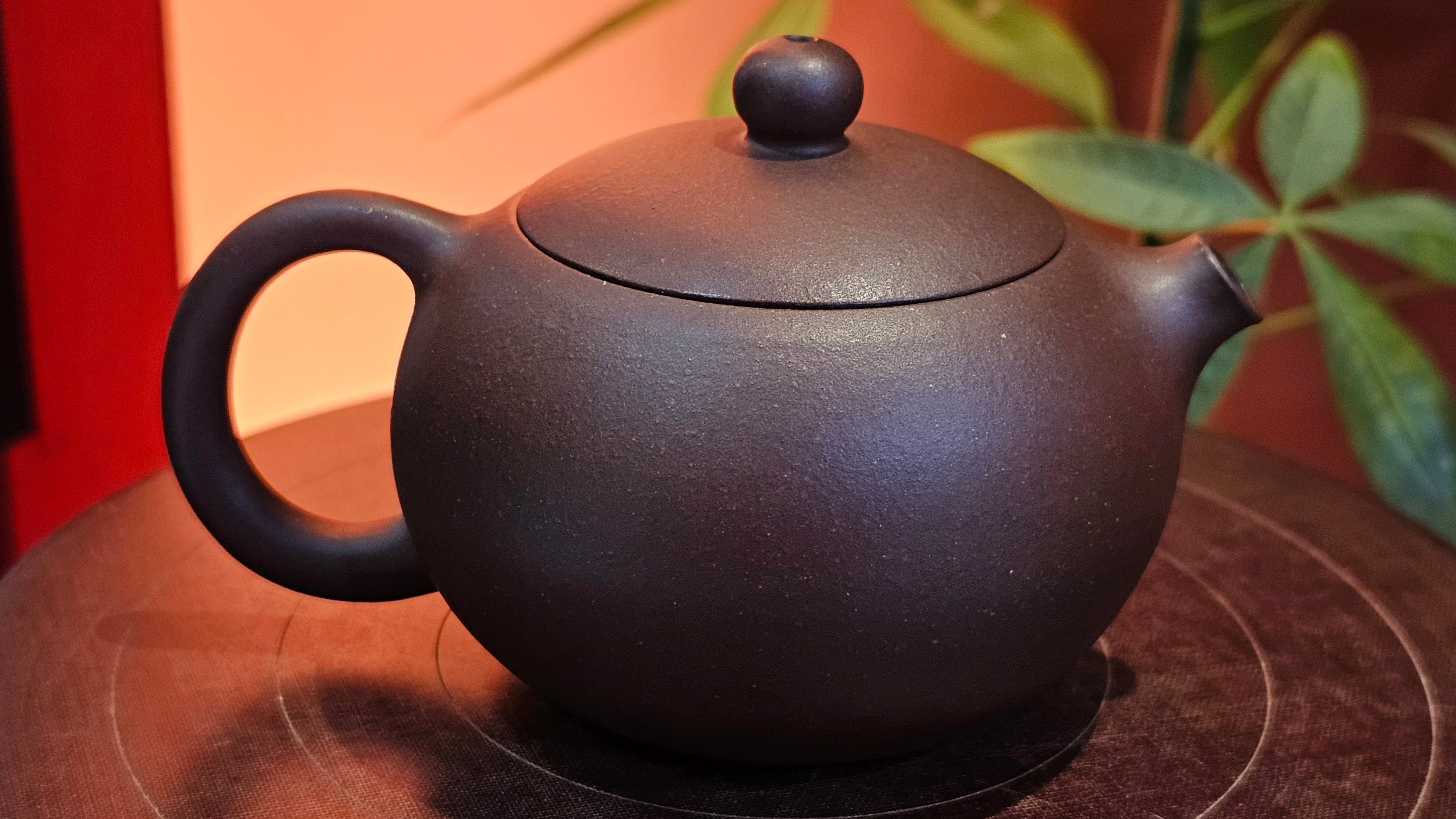 Xi Shi 西施, 156.8ml, Lao Zi Ni 老紫泥, by Craftsman Gu Xiao Ming 顾小明。