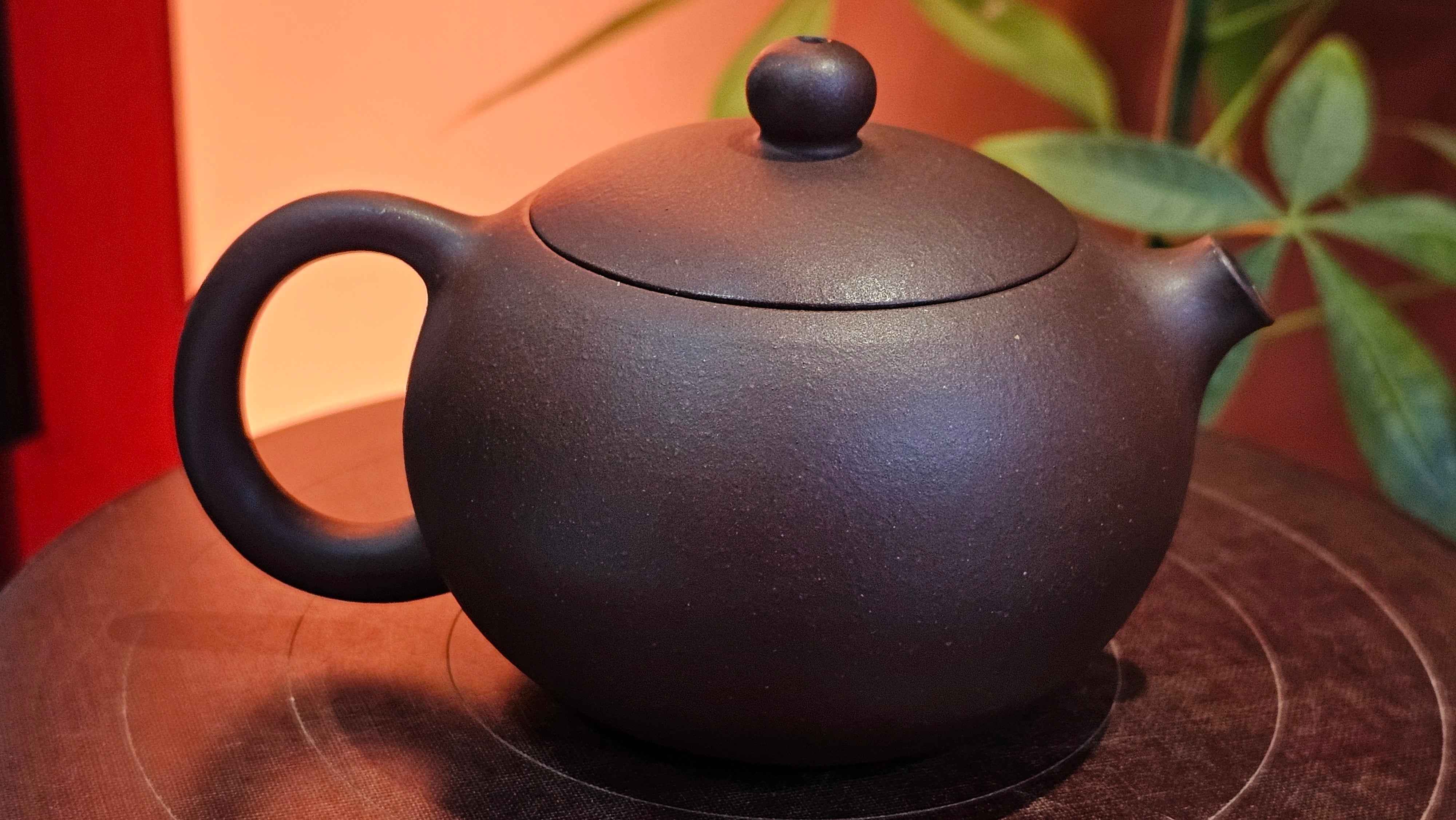 Xi Shi 西施, 156.8ml, Lao Zi Ni 老紫泥, by Craftsman Gu Xiao Ming 顾小明。