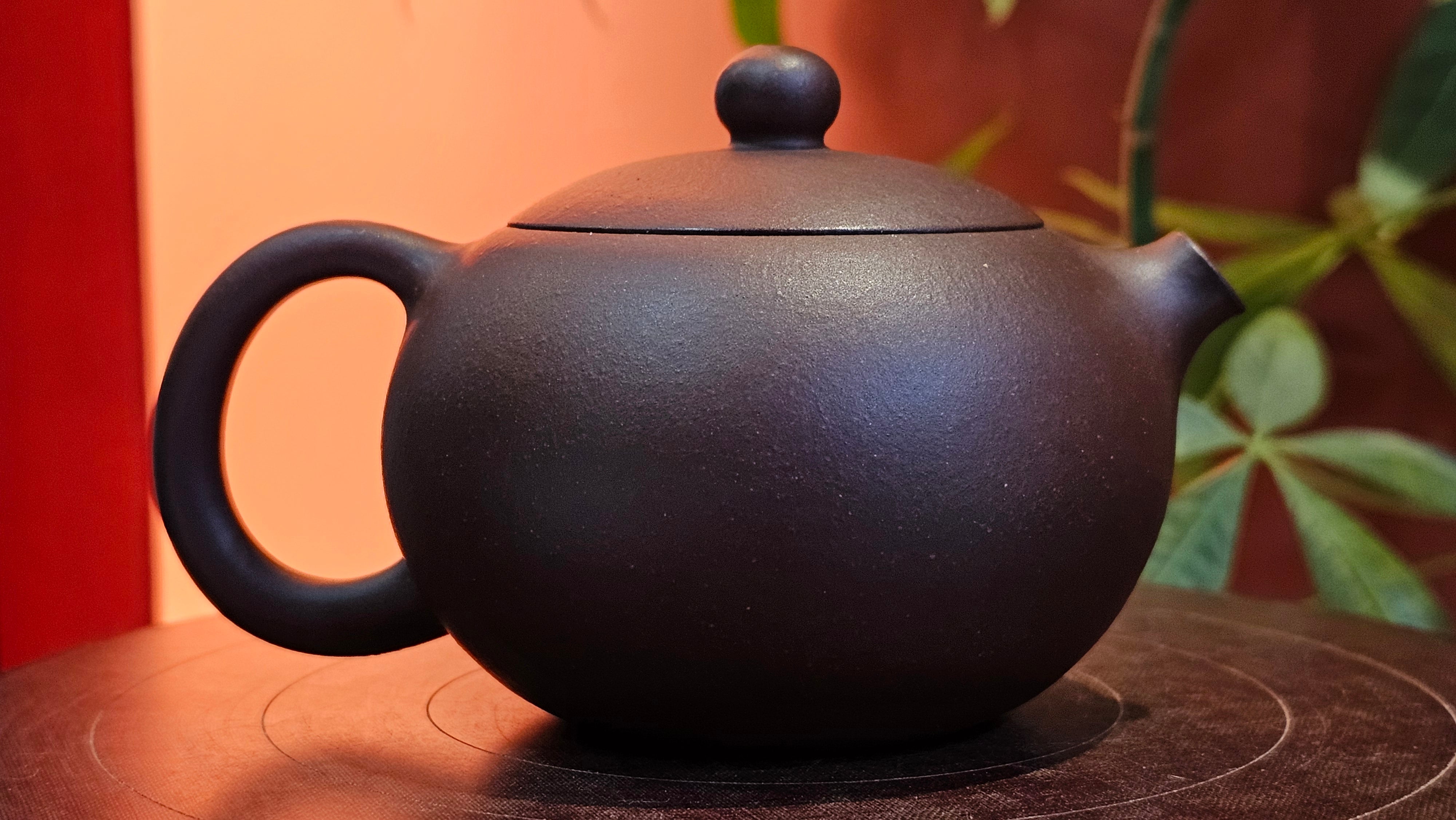 Xi Shi 西施, 156.8ml, Lao Zi Ni 老紫泥, by Craftsman Gu Xiao Ming 顾小明。