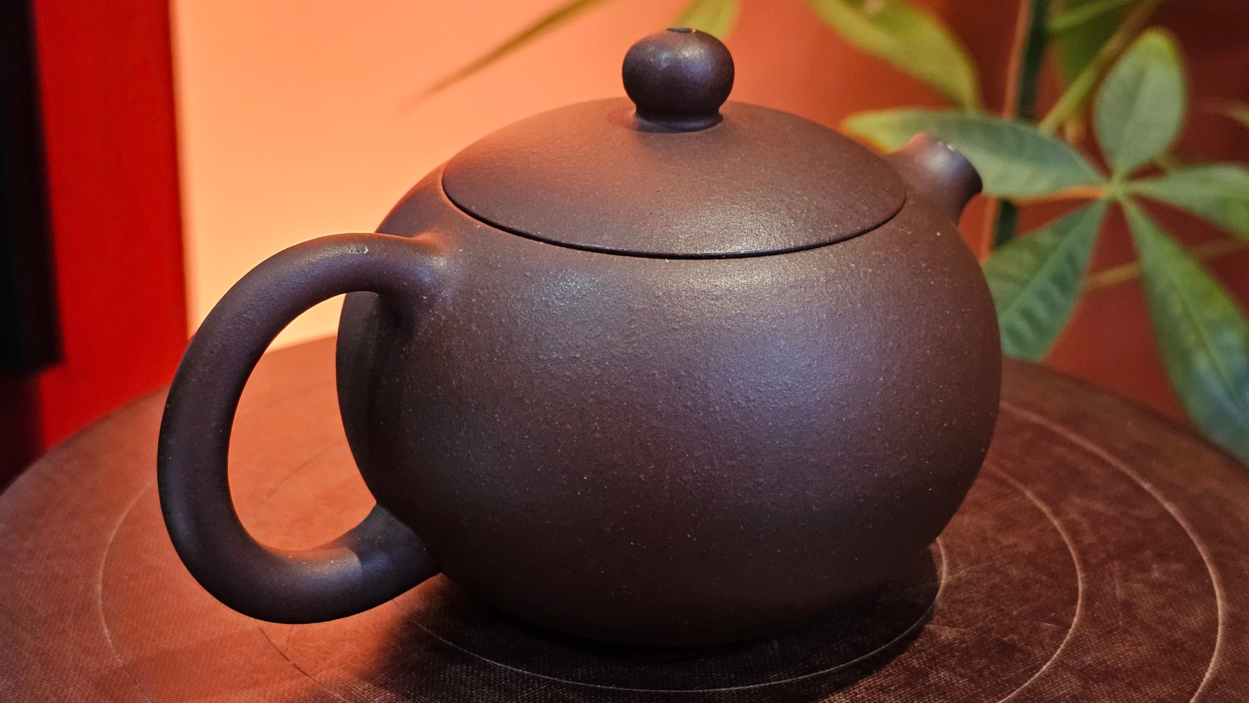 Xi Shi 西施, 156.8ml, Lao Zi Ni 老紫泥, by Craftsman Gu Xiao Ming 顾小明。