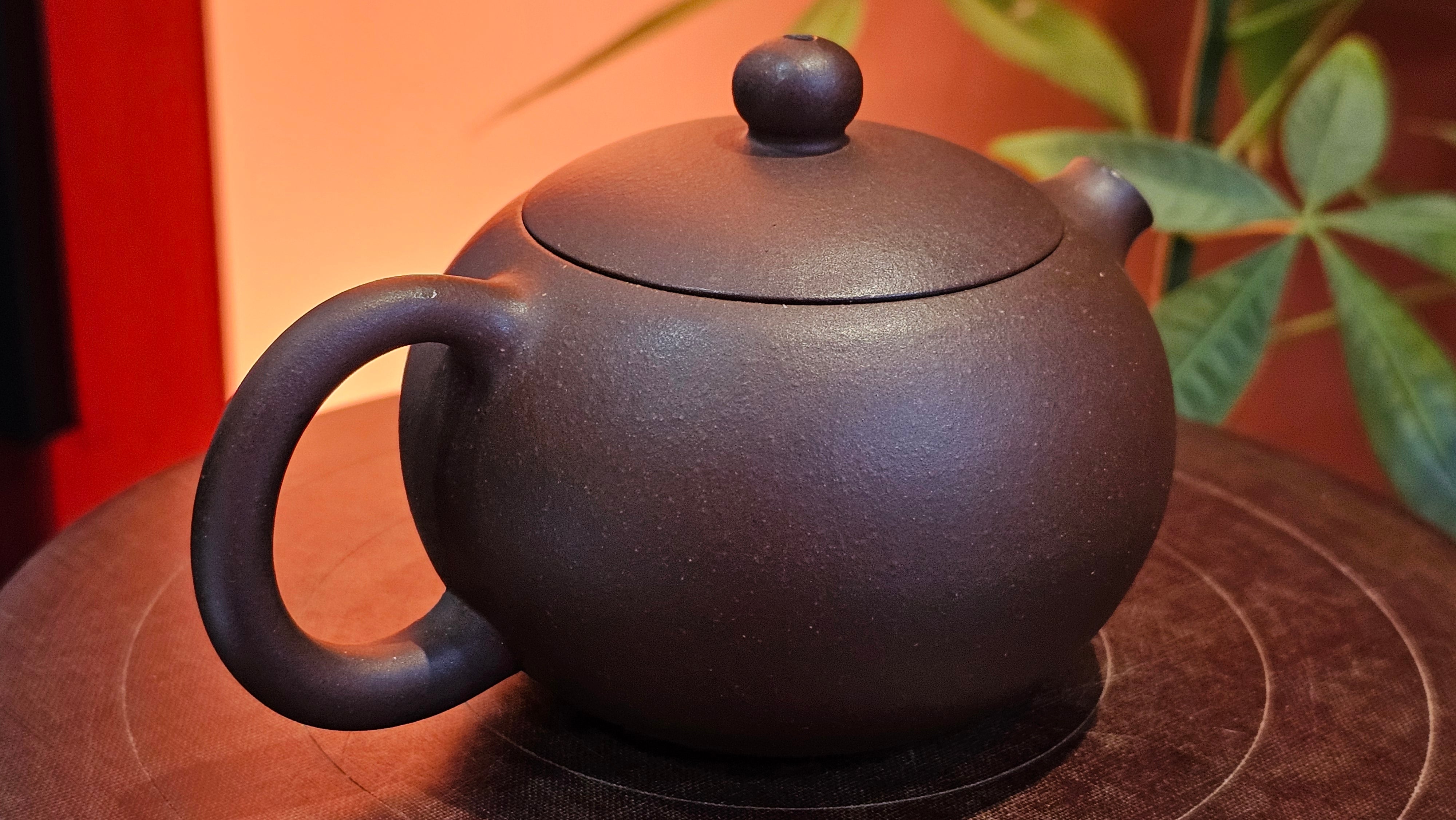 Xi Shi 西施, 156.8ml, Lao Zi Ni 老紫泥, by Craftsman Gu Xiao Ming 顾小明。