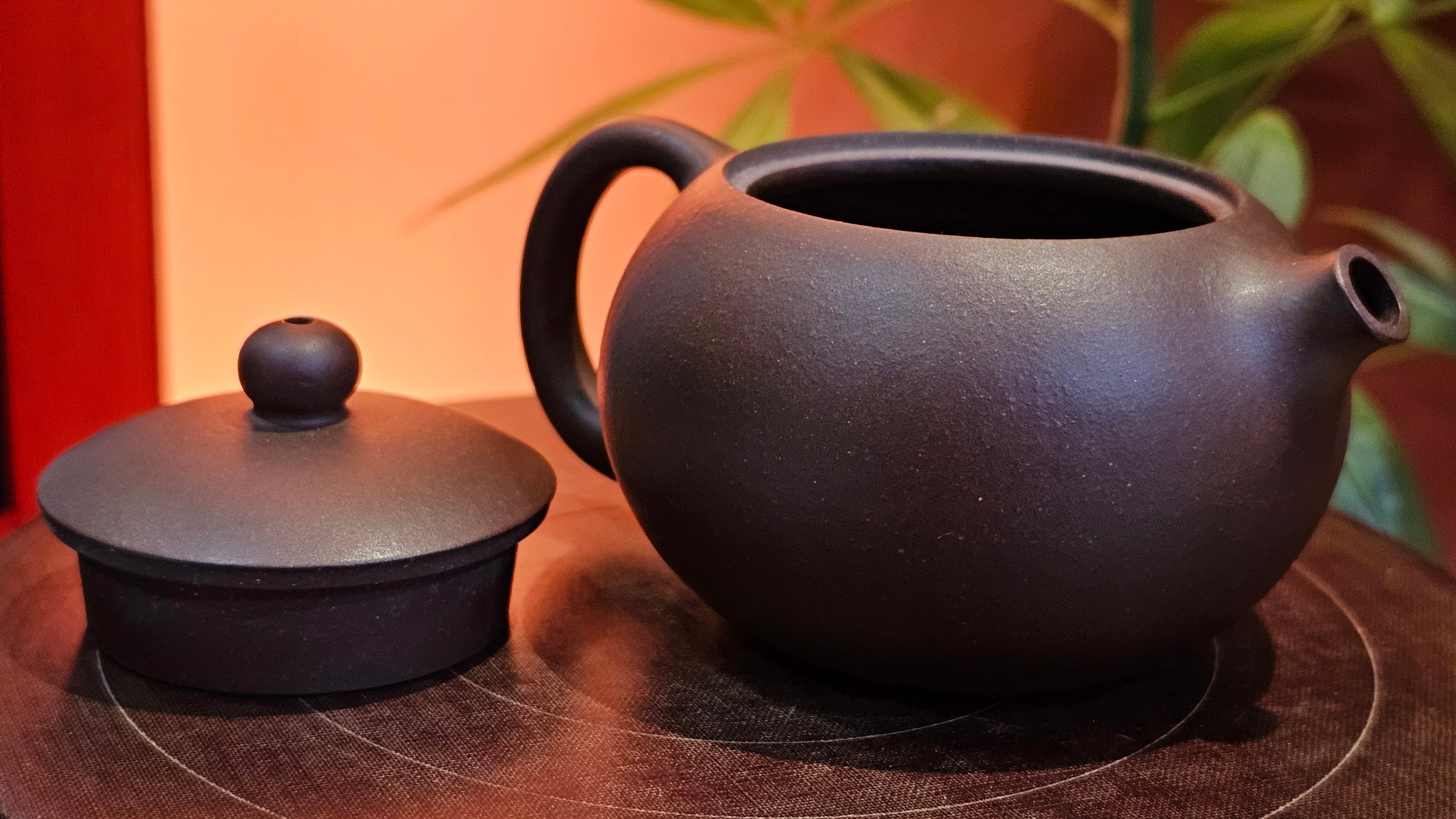 Xi Shi 西施, 156.8ml, Lao Zi Ni 老紫泥, by Craftsman Gu Xiao Ming 顾小明。