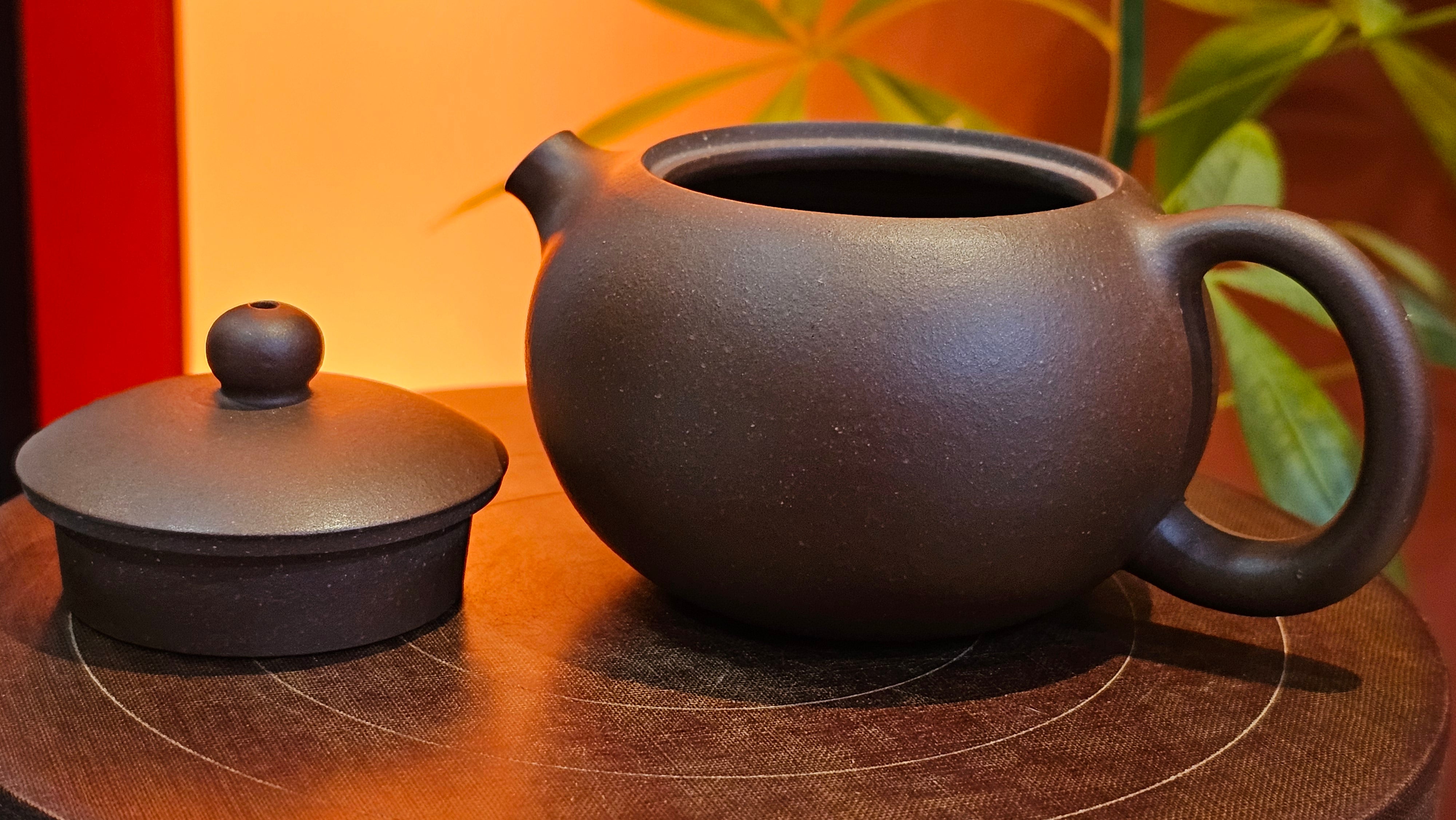 Xi Shi 西施, 156.8ml, Lao Zi Ni 老紫泥, by Craftsman Gu Xiao Ming 顾小明。