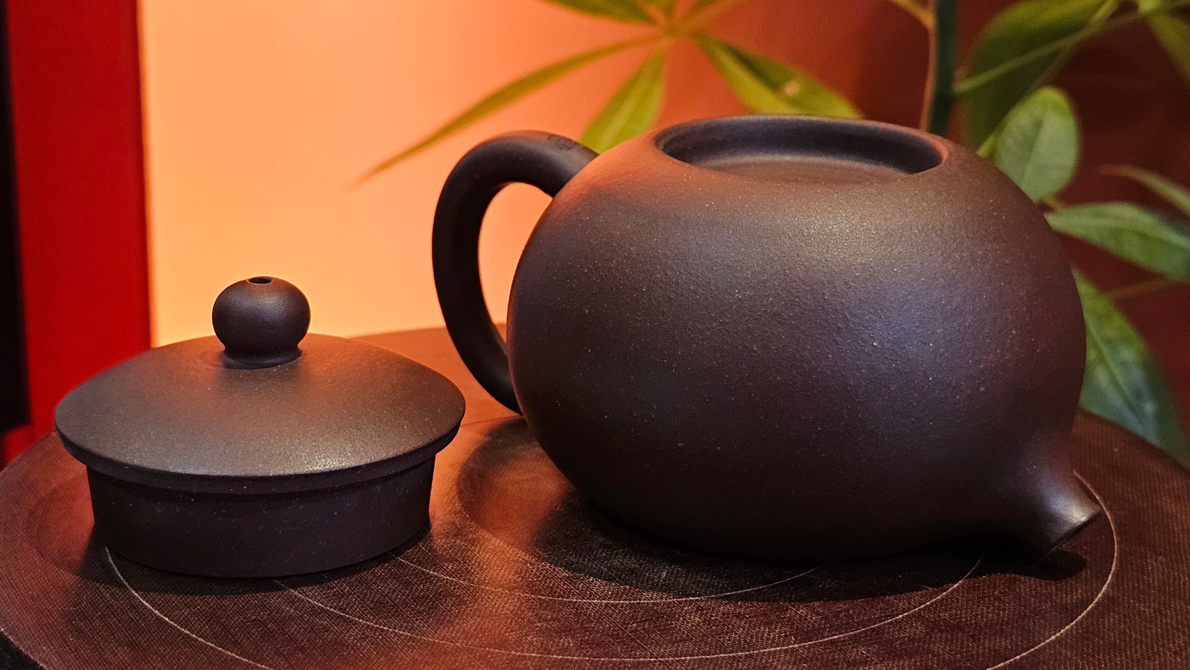 Xi Shi 西施, 156.8ml, Lao Zi Ni 老紫泥, by Craftsman Gu Xiao Ming 顾小明。