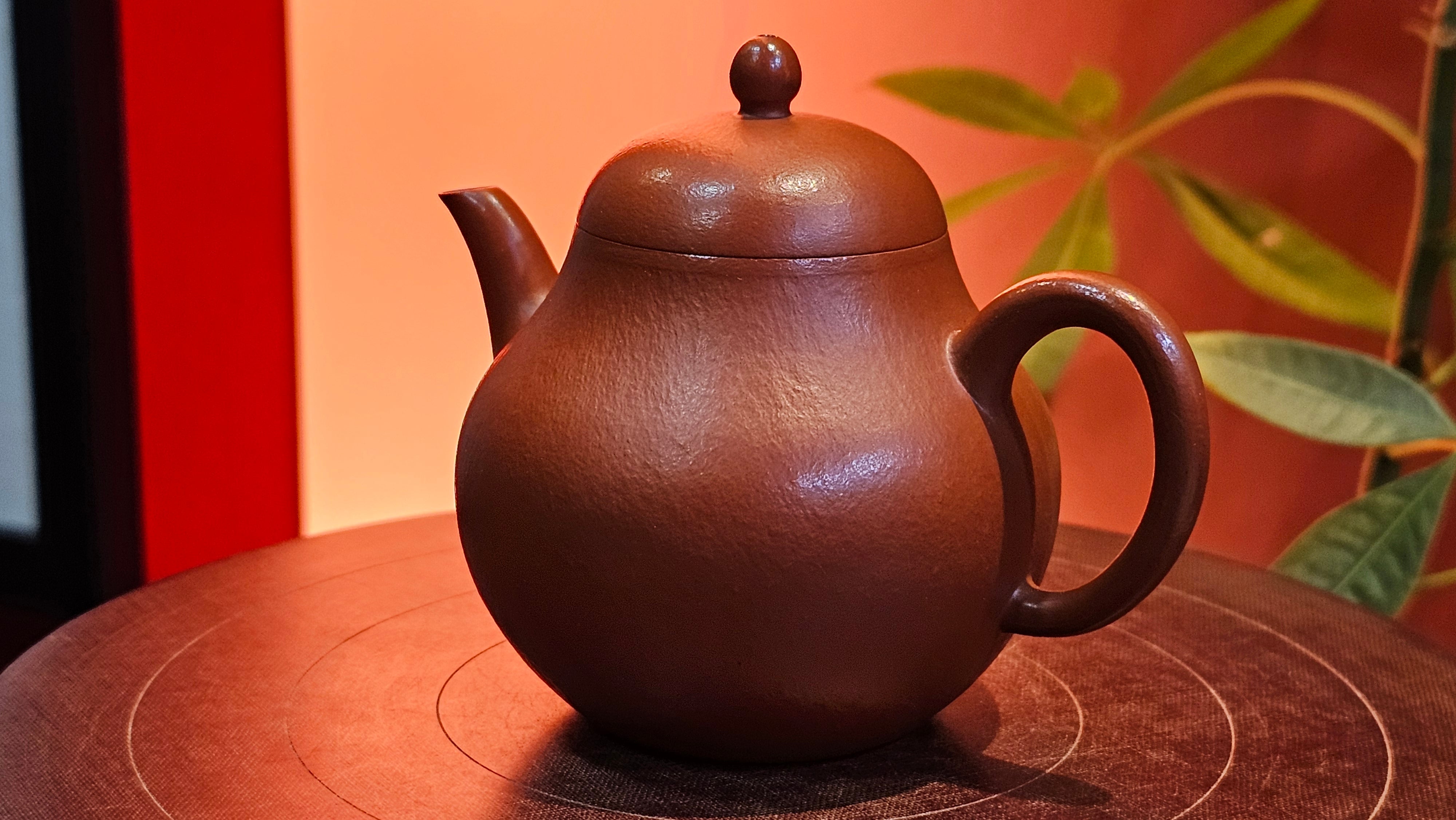 Qiu Shui 秋水 ~ "Autumn Waters" , 126.1ml, Xiao Mei Yao Zhu Ni 小煤窑朱泥,  by our Collaborative Senior Craftsman Wang Hui 王慧。