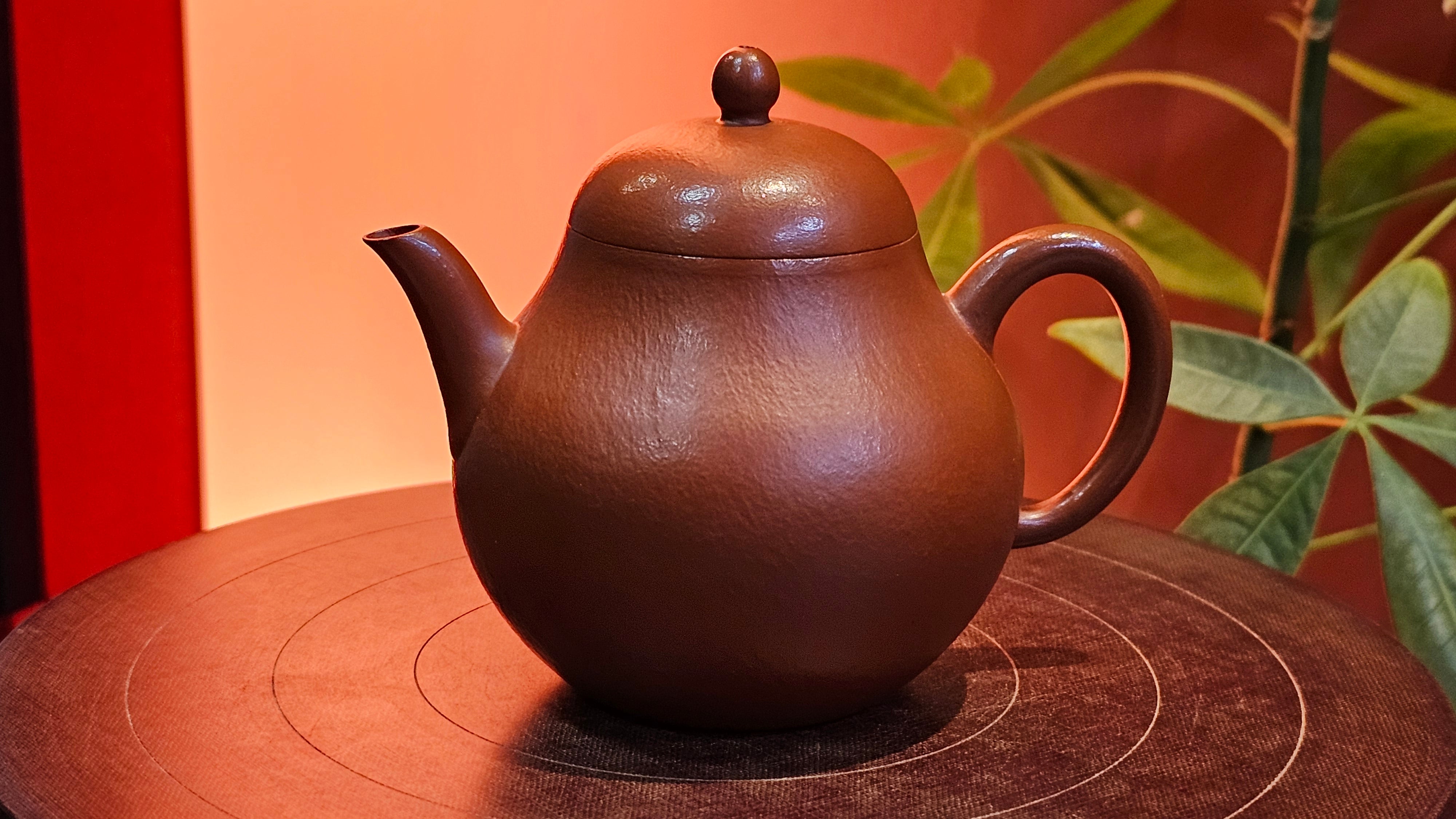 Qiu Shui 秋水 ~ "Autumn Waters" , 126.1ml, Xiao Mei Yao Zhu Ni 小煤窑朱泥,  by our Collaborative Senior Craftsman Wang Hui 王慧。