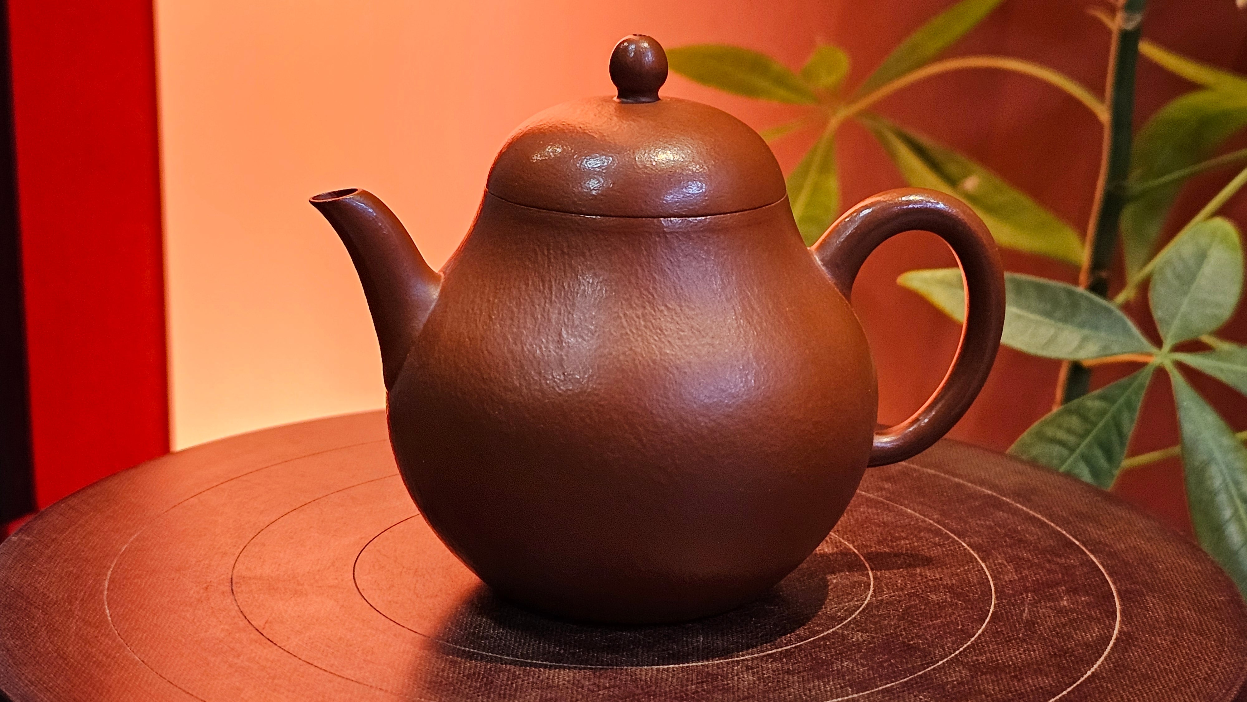 Qiu Shui 秋水 ~ "Autumn Waters" , 126.1ml, Xiao Mei Yao Zhu Ni 小煤窑朱泥,  by our Collaborative Senior Craftsman Wang Hui 王慧。