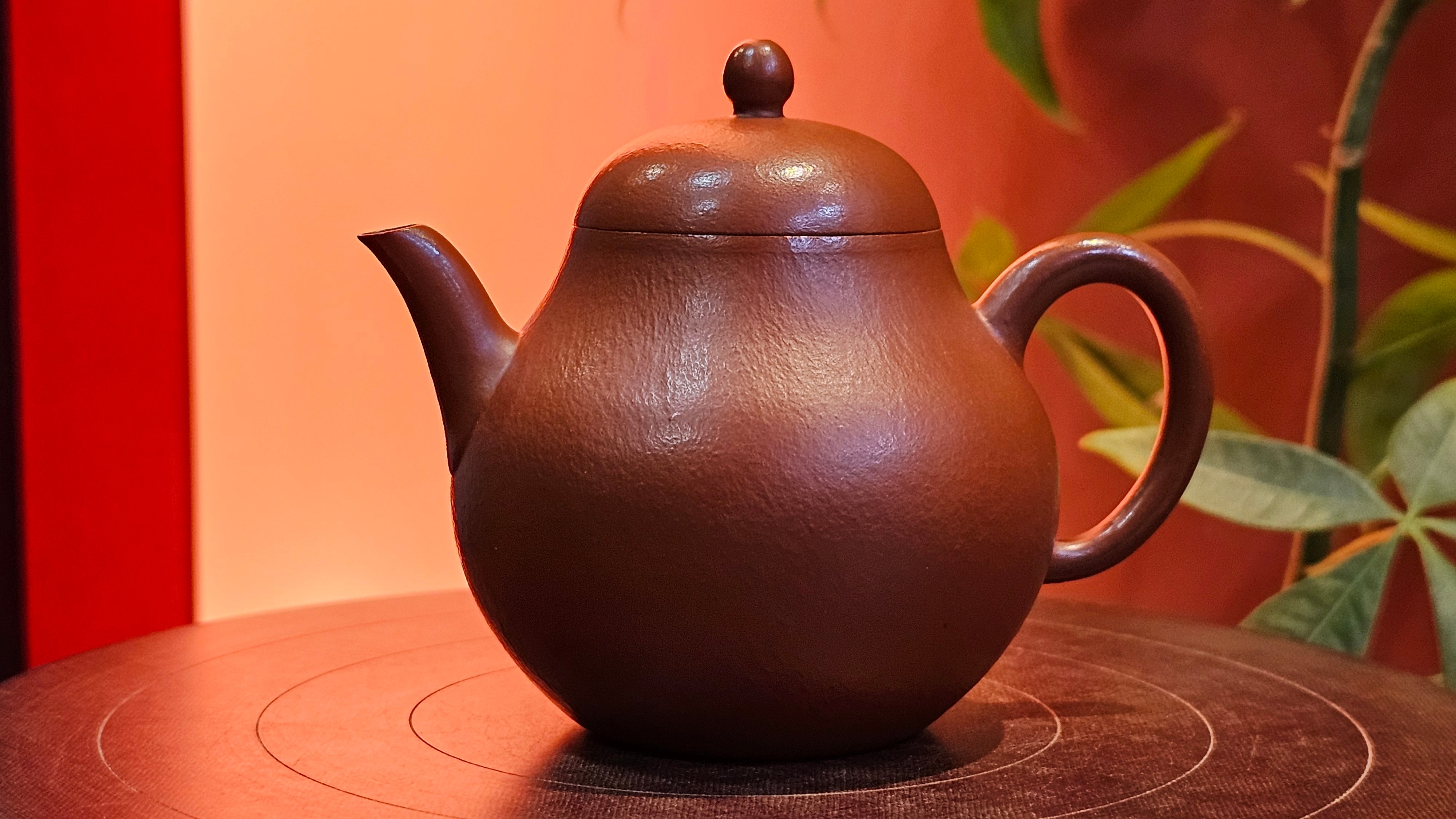 Qiu Shui 秋水 ~ "Autumn Waters" , 126.1ml, Xiao Mei Yao Zhu Ni 小煤窑朱泥,  by our Collaborative Senior Craftsman Wang Hui 王慧。