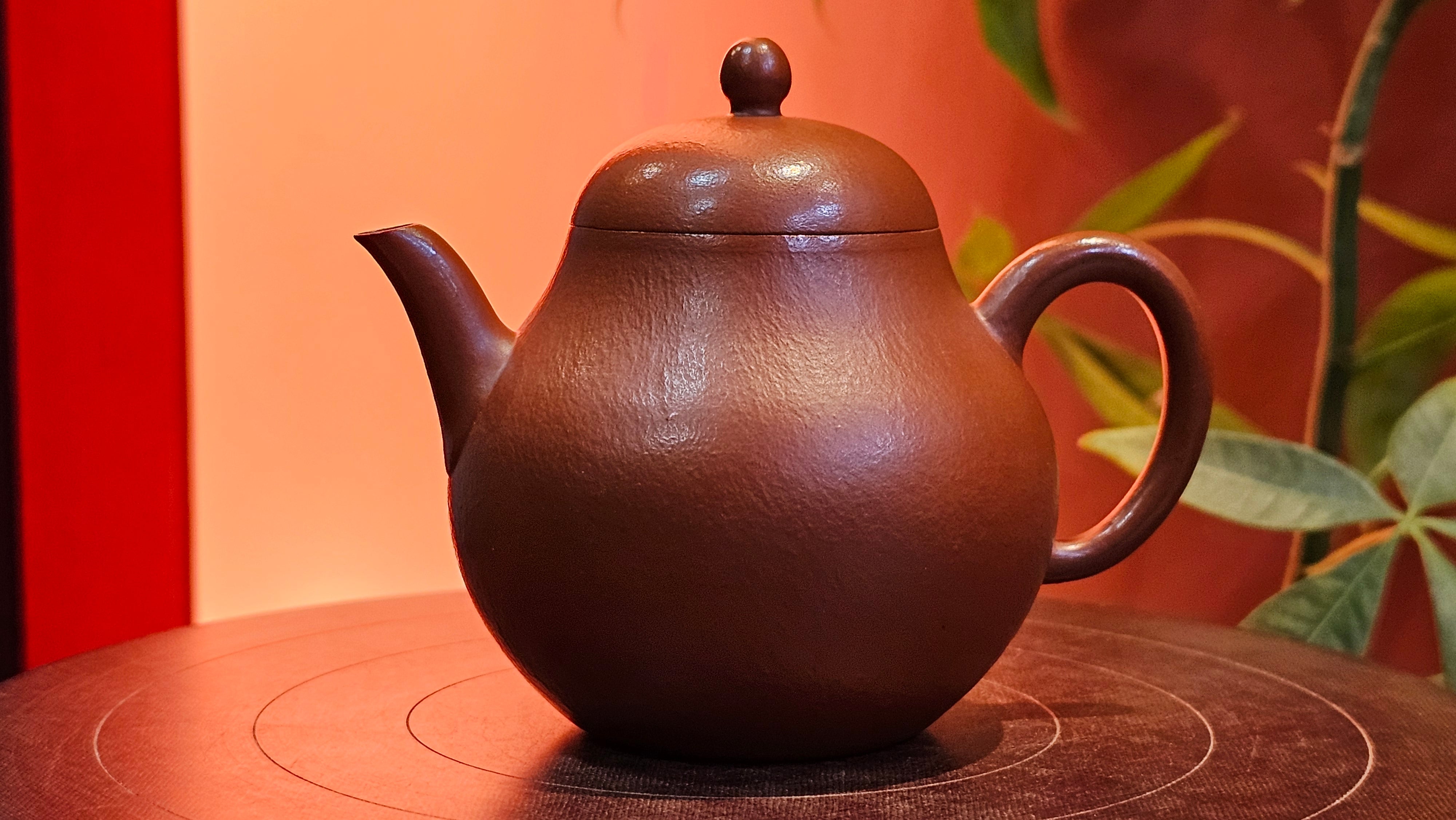 Qiu Shui 秋水 ~ "Autumn Waters" , 126.1ml, Xiao Mei Yao Zhu Ni 小煤窑朱泥,  by our Collaborative Senior Craftsman Wang Hui 王慧。