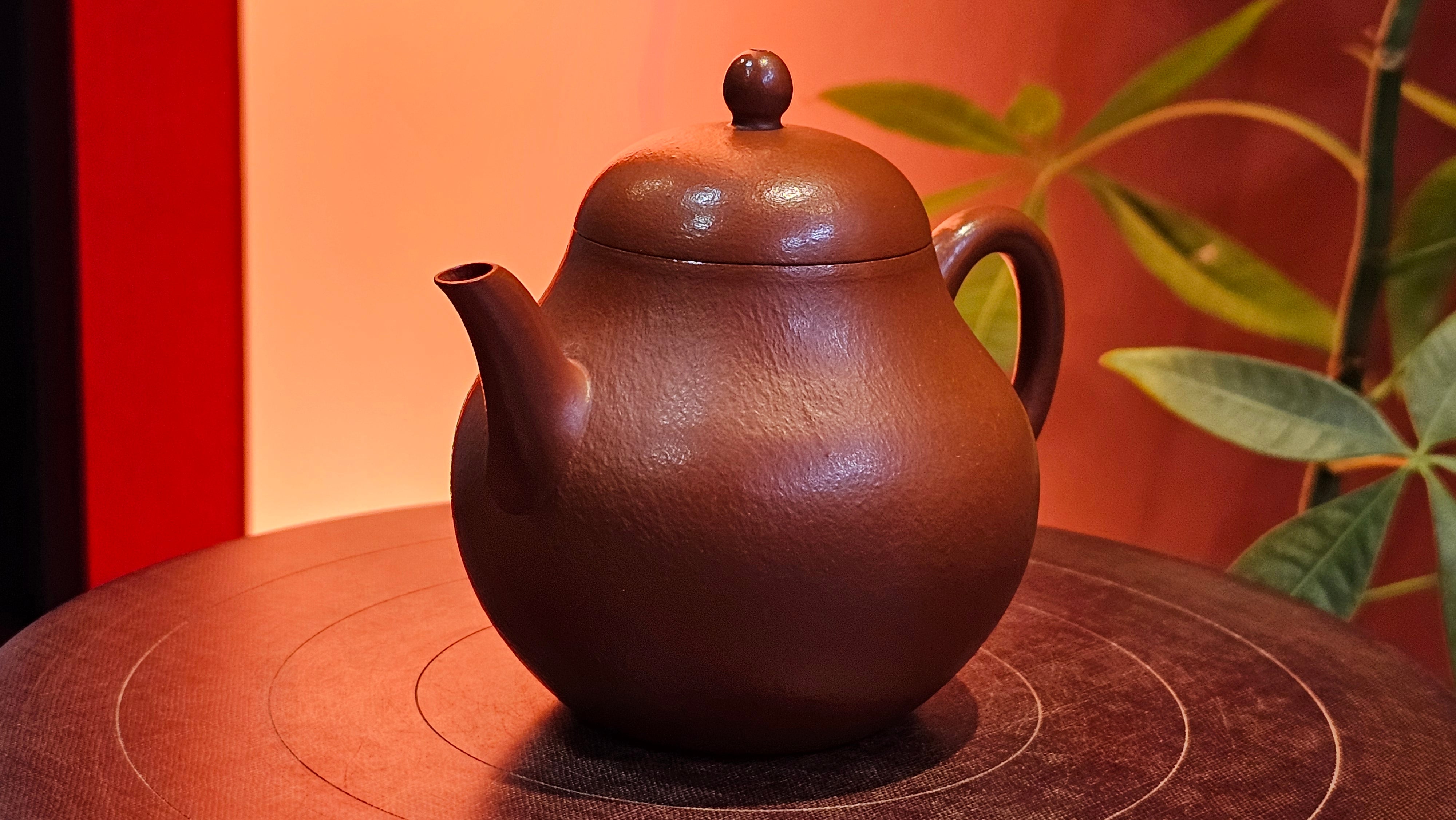 Qiu Shui 秋水 ~ "Autumn Waters" , 126.1ml, Xiao Mei Yao Zhu Ni 小煤窑朱泥,  by our Collaborative Senior Craftsman Wang Hui 王慧。